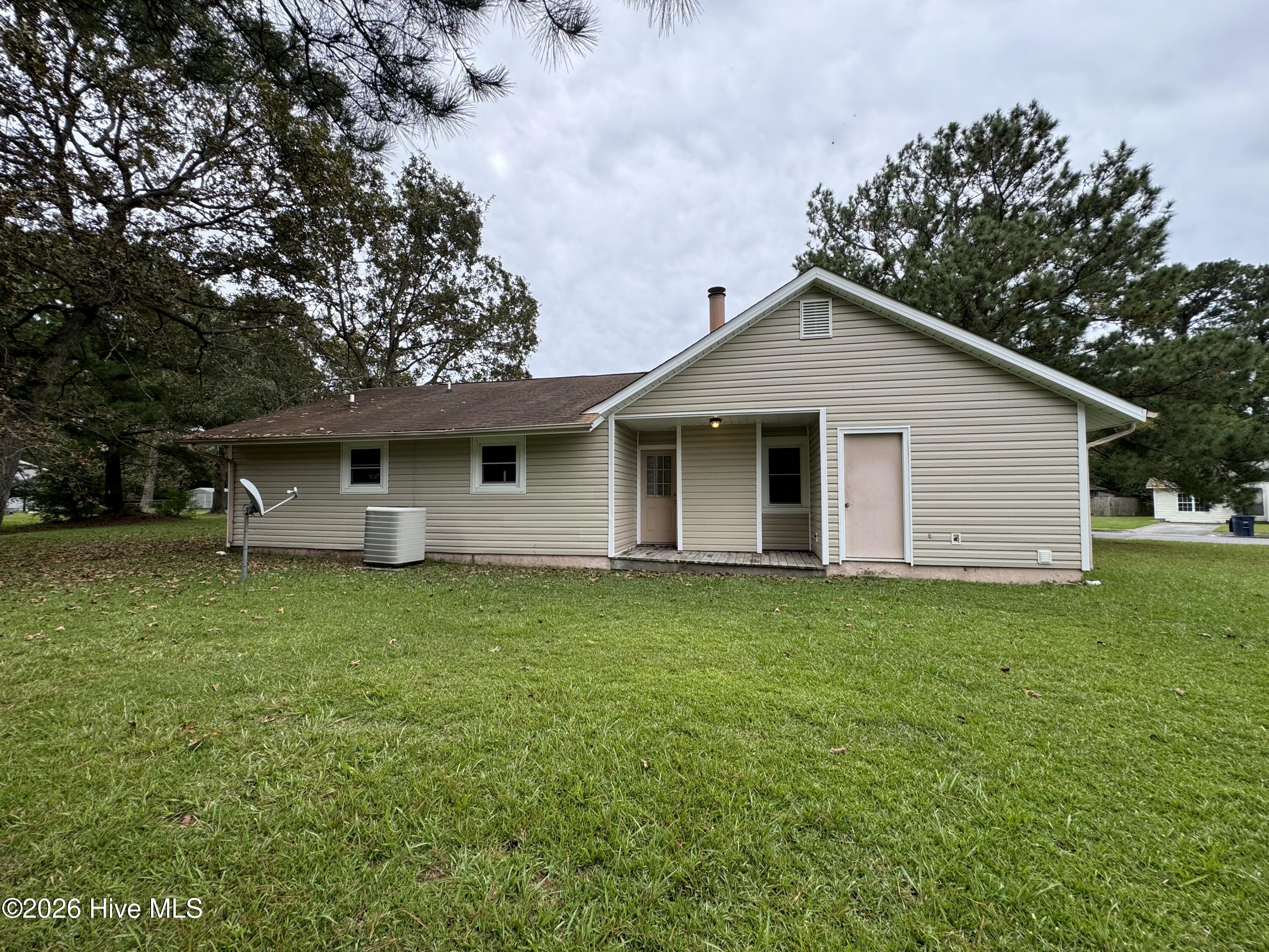 100548849 | Photo 16