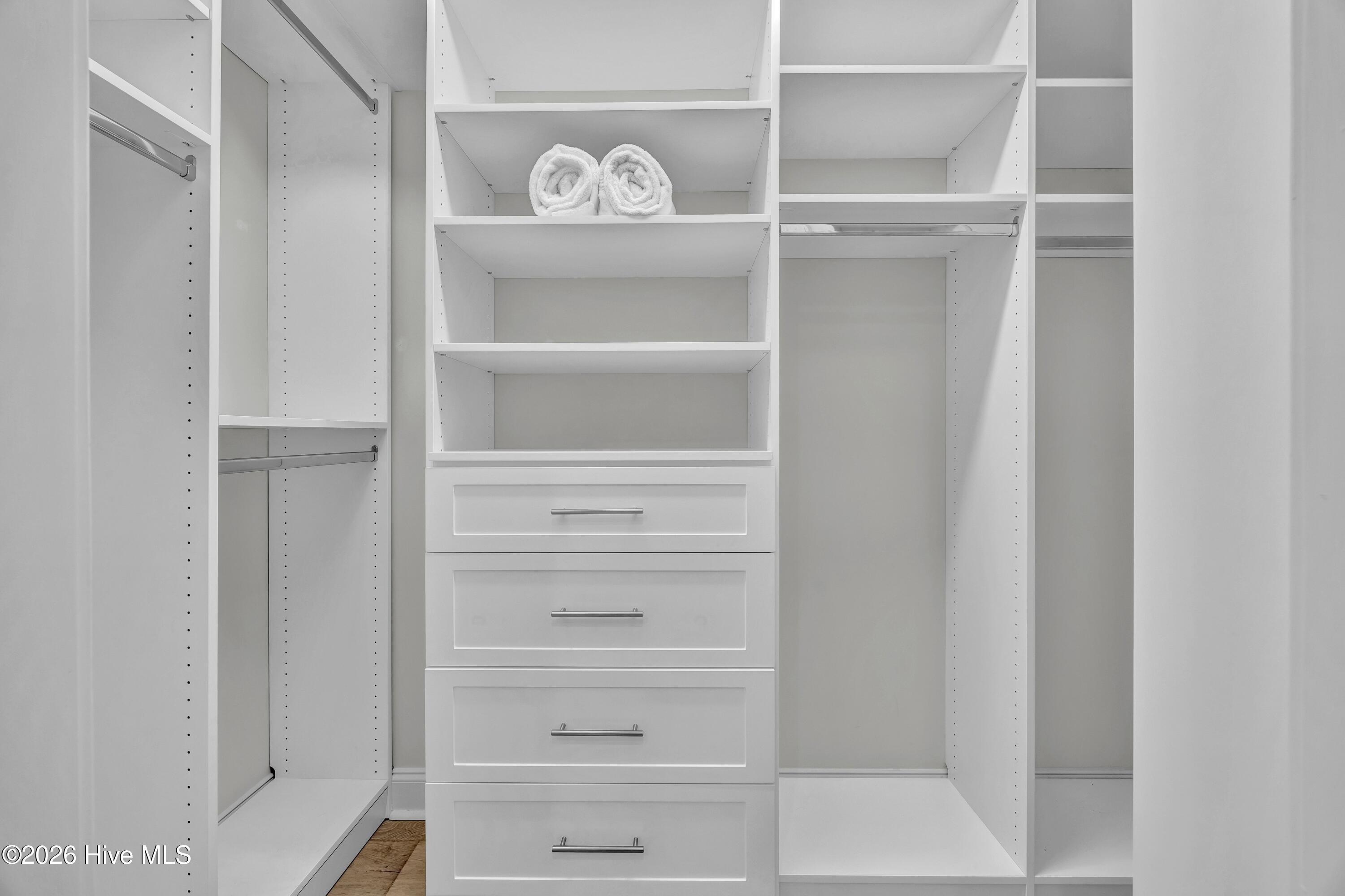 100567765 | Photo 21