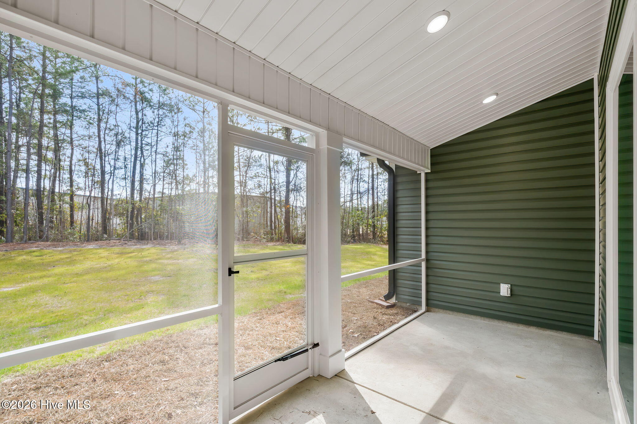 100513305 | Photo 23