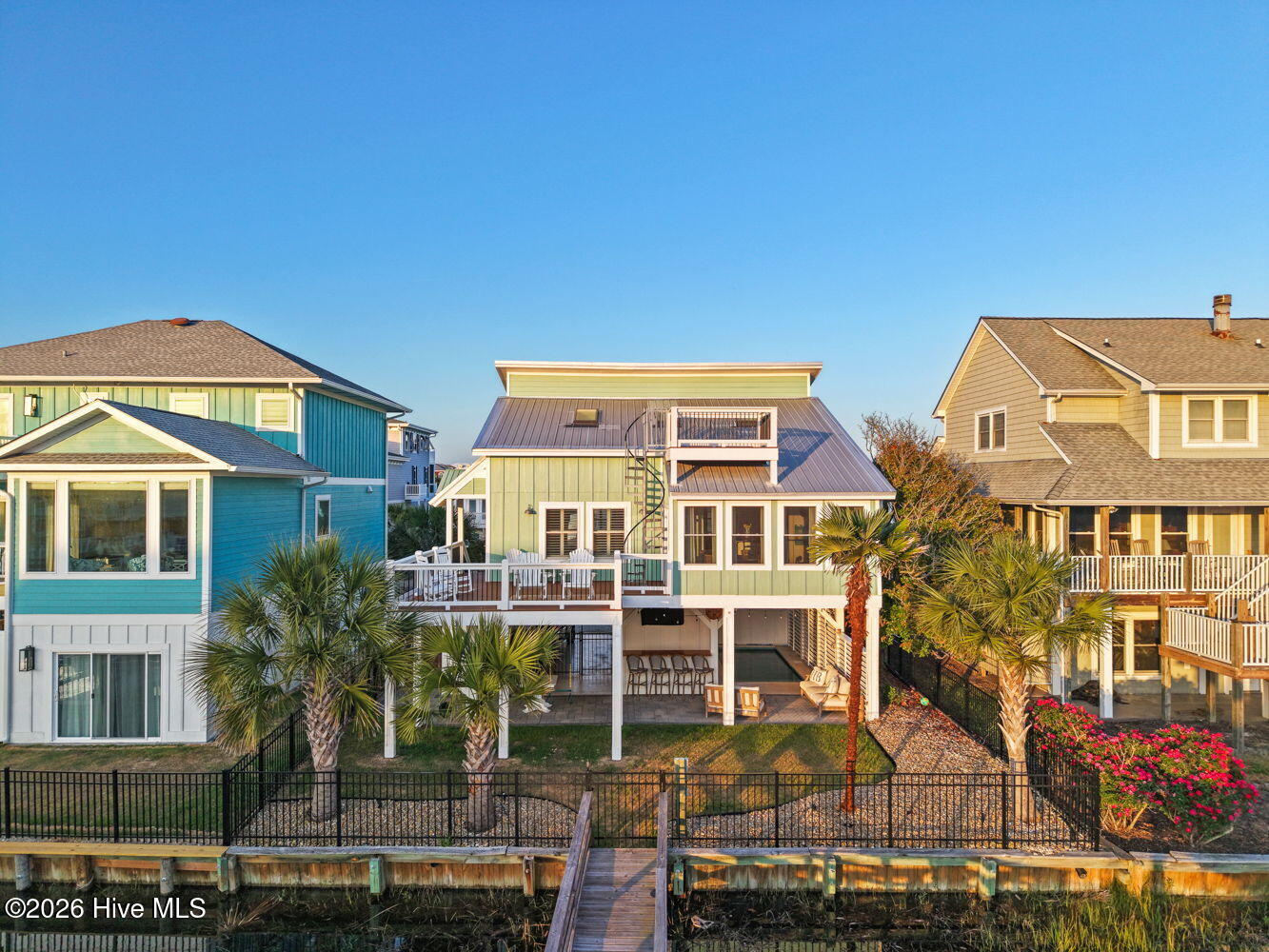 100569670 | Photo 46