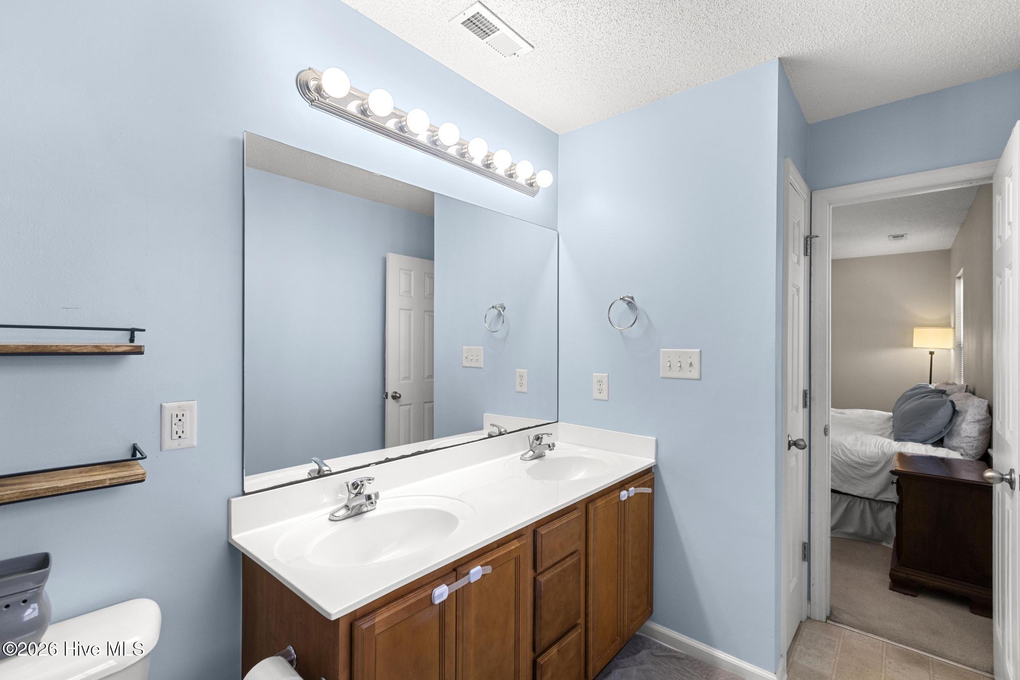 100549884 | Photo 21