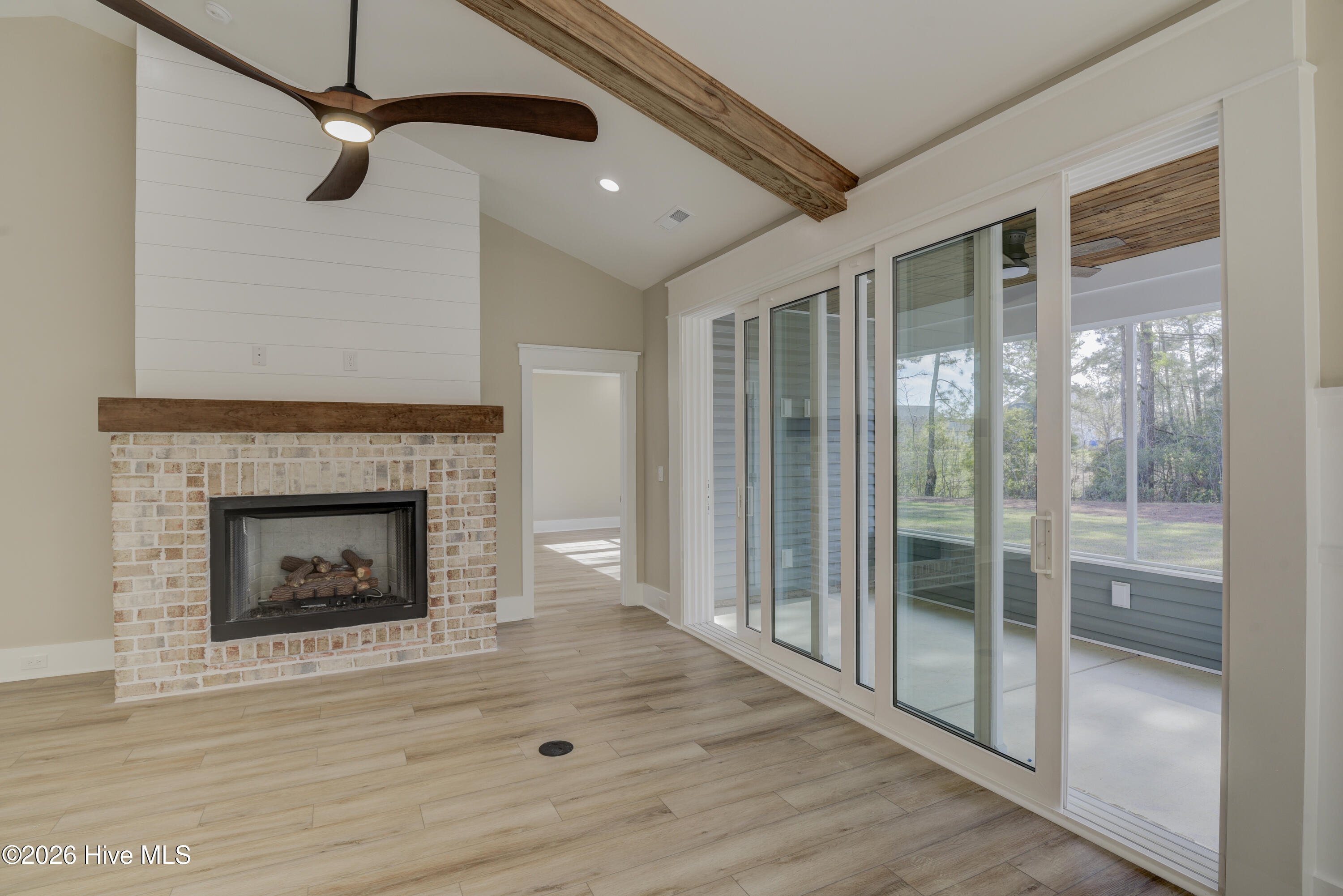 100563522 | Photo 14