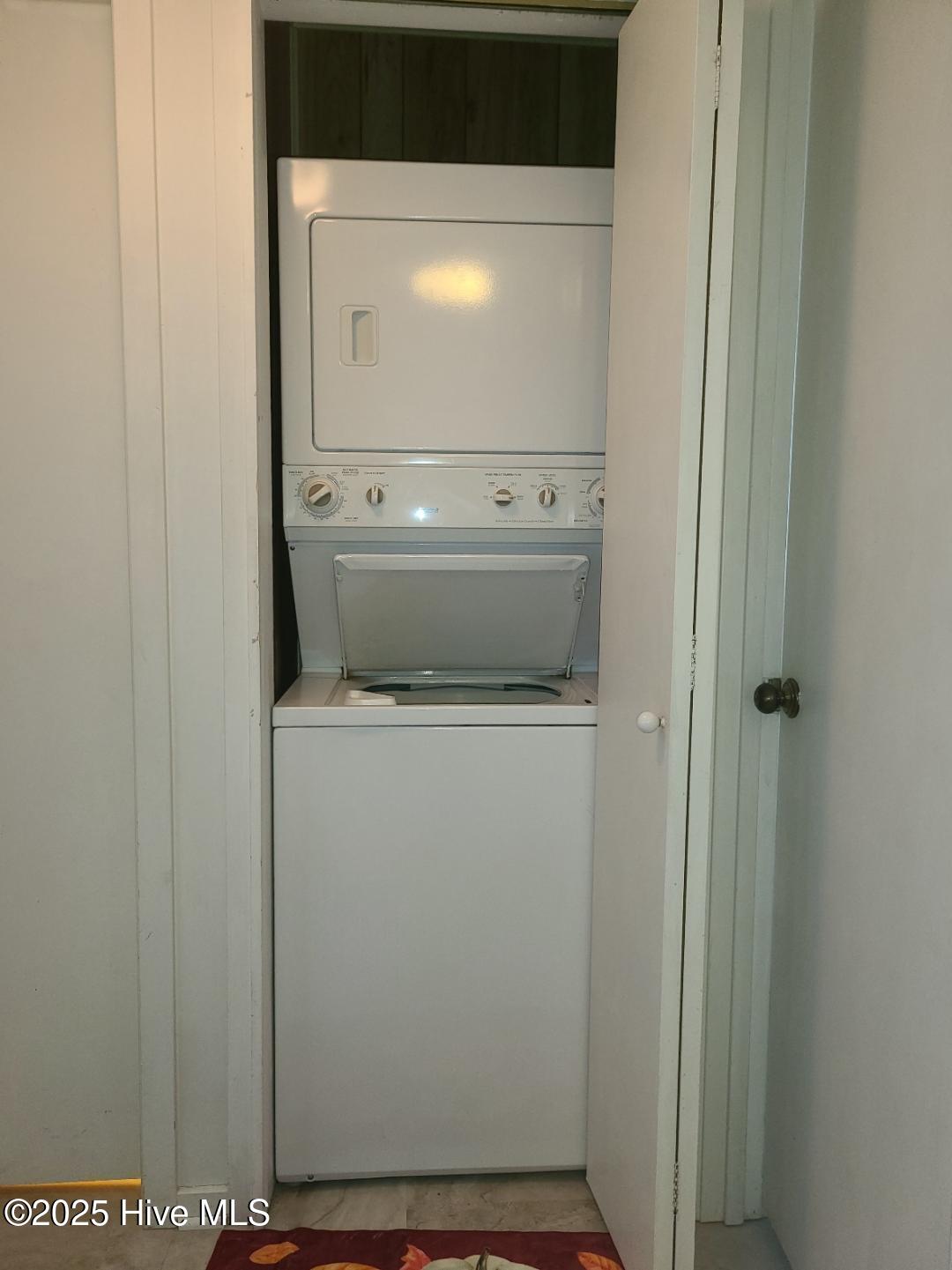 100499294 | Photo 23