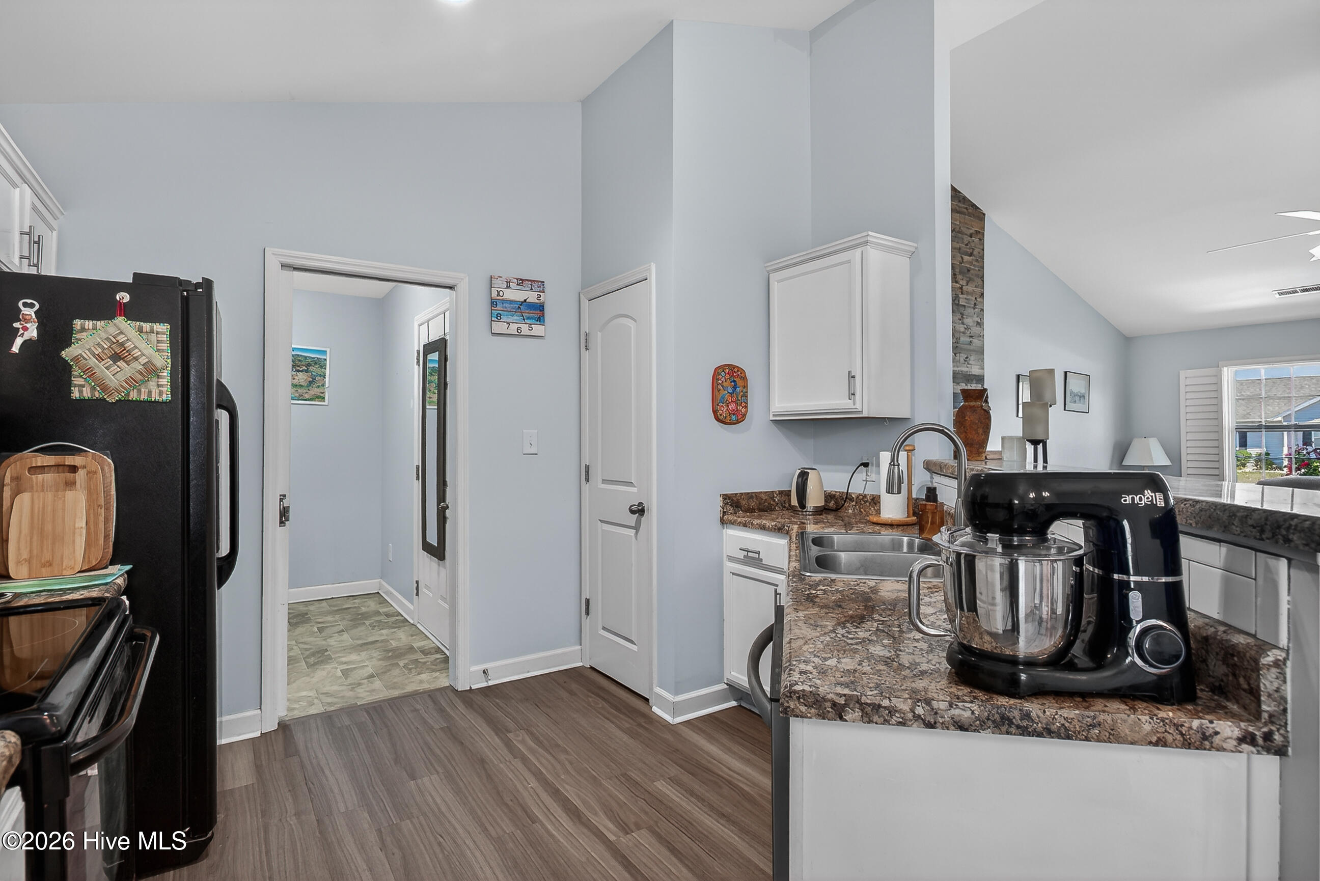 100569204 | Photo 11