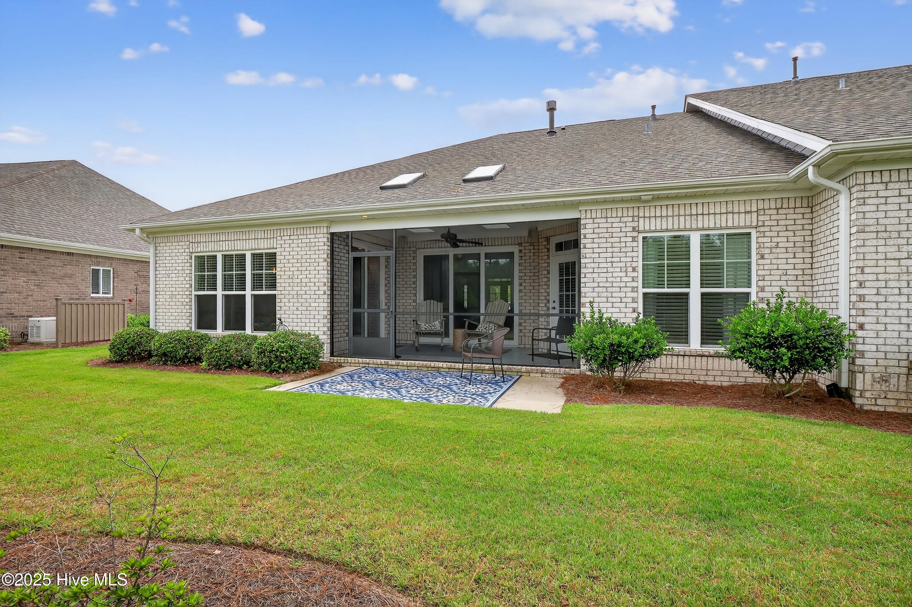 100529241 | Photo 24