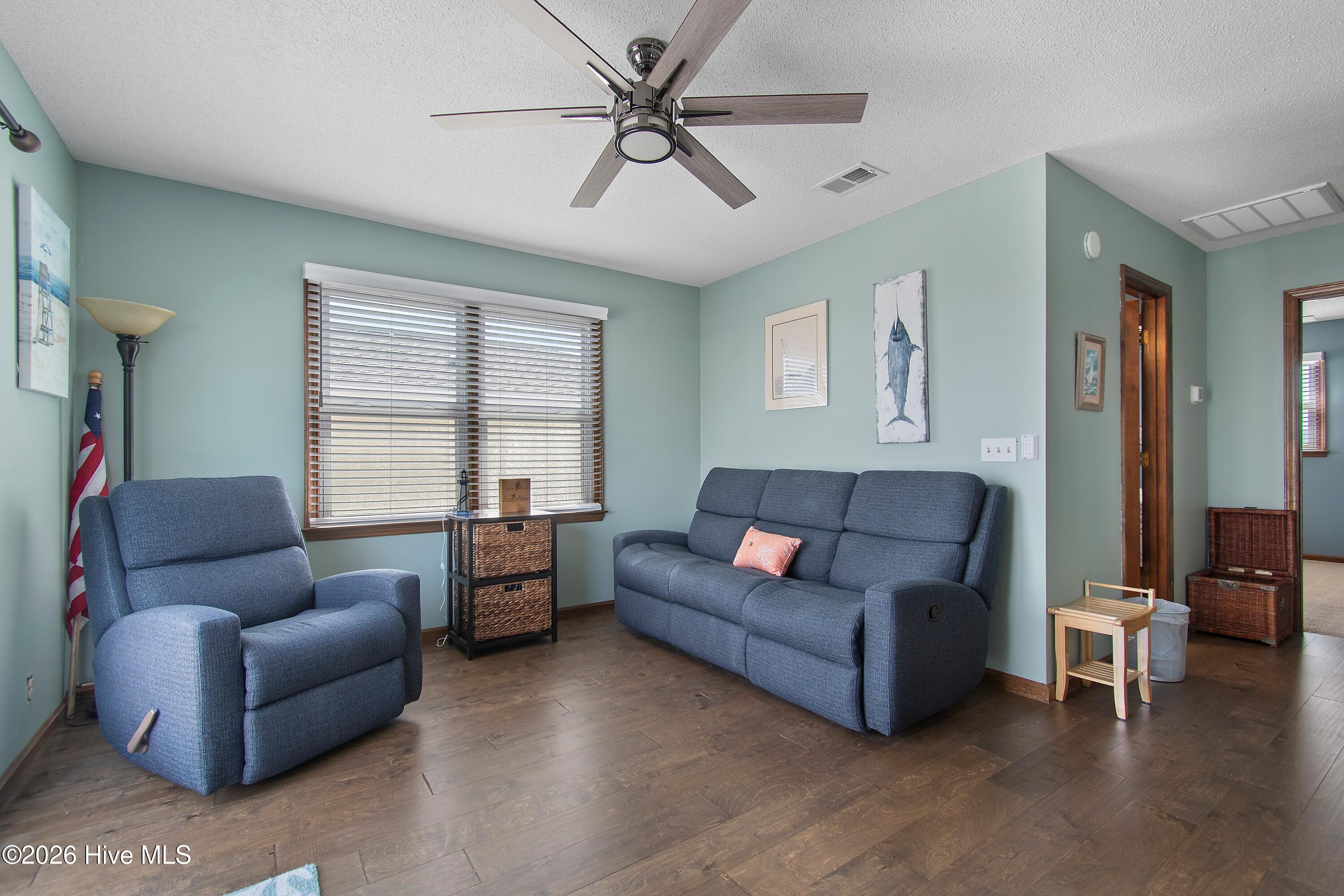 100561572 | Photo 32