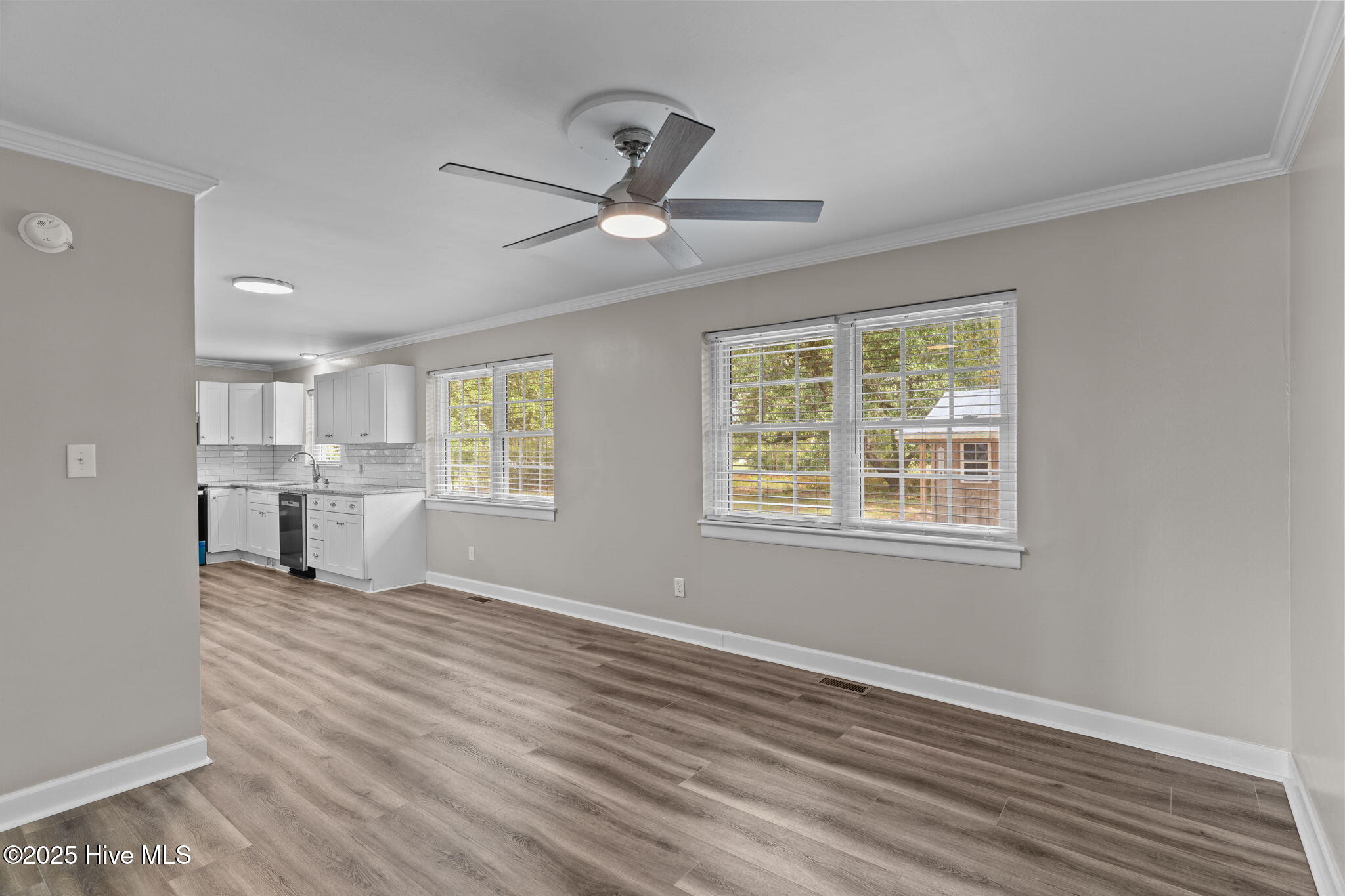 100529957 | Photo 23