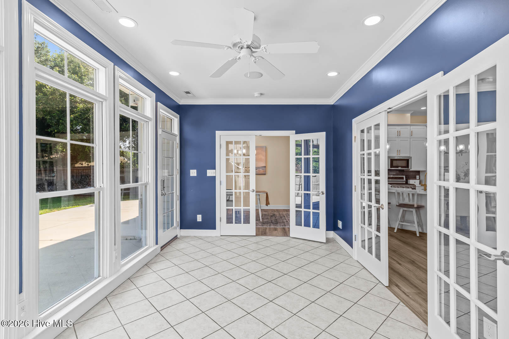 100552363 | Photo 29