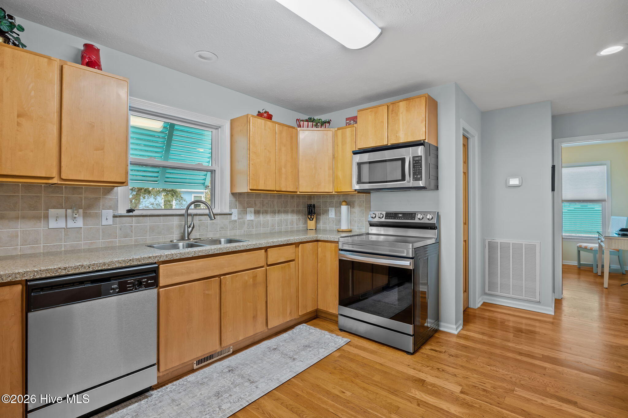 100558416 | Photo 18