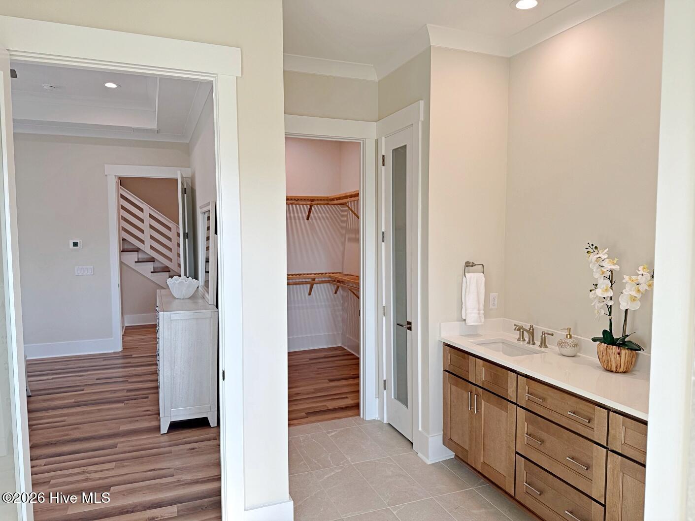 100537171 | Photo 16