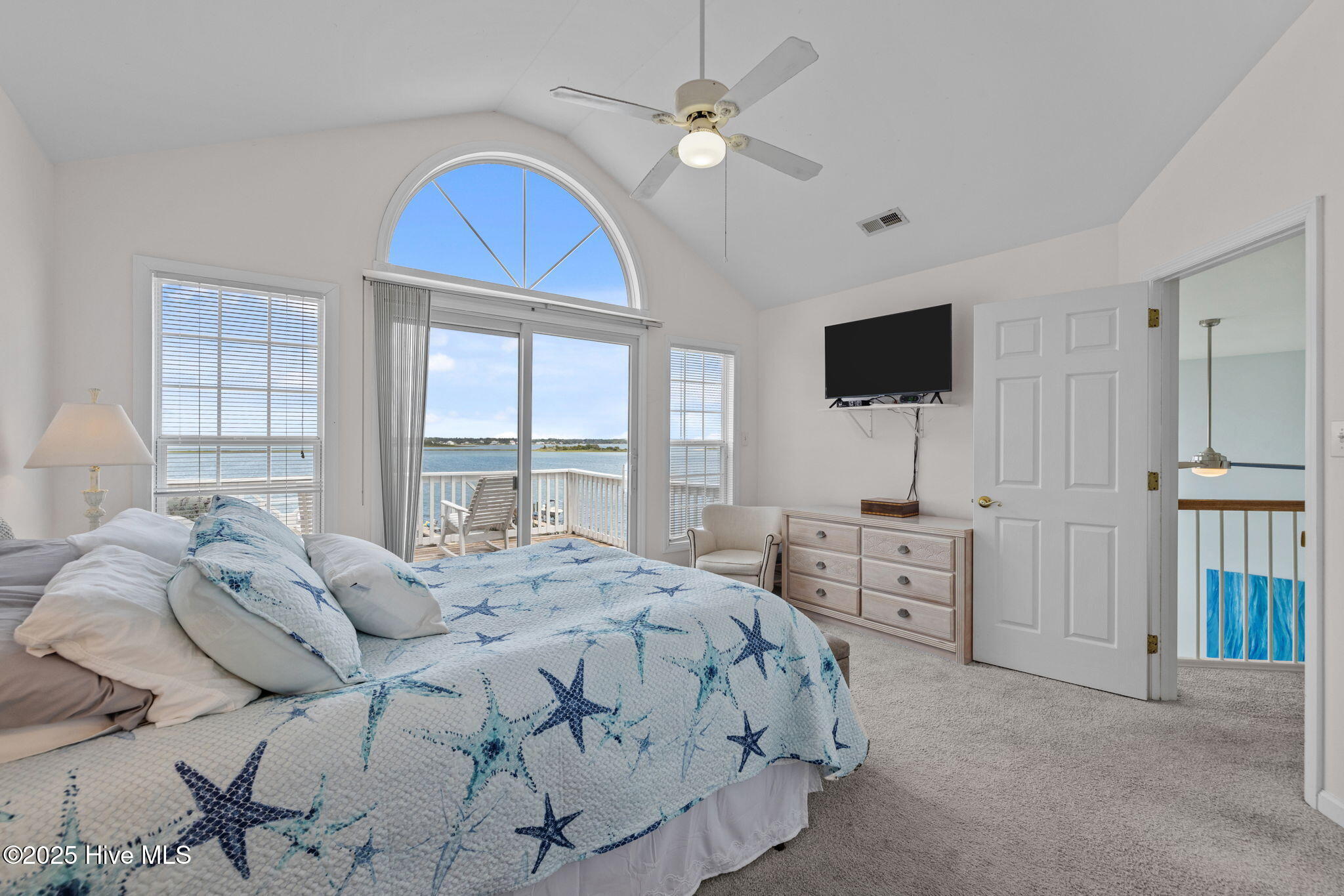 100526742 | Photo 37