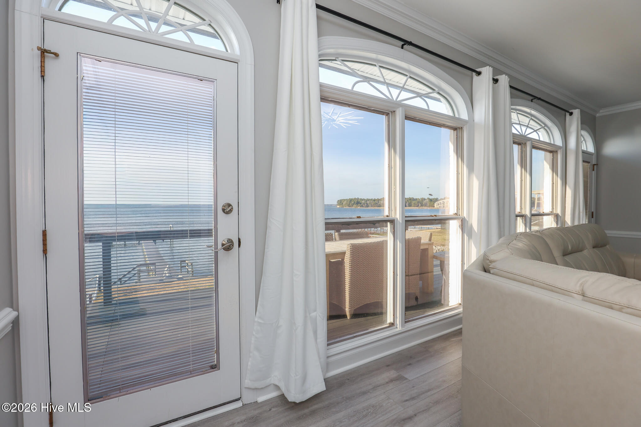 100556044 | Photo 14