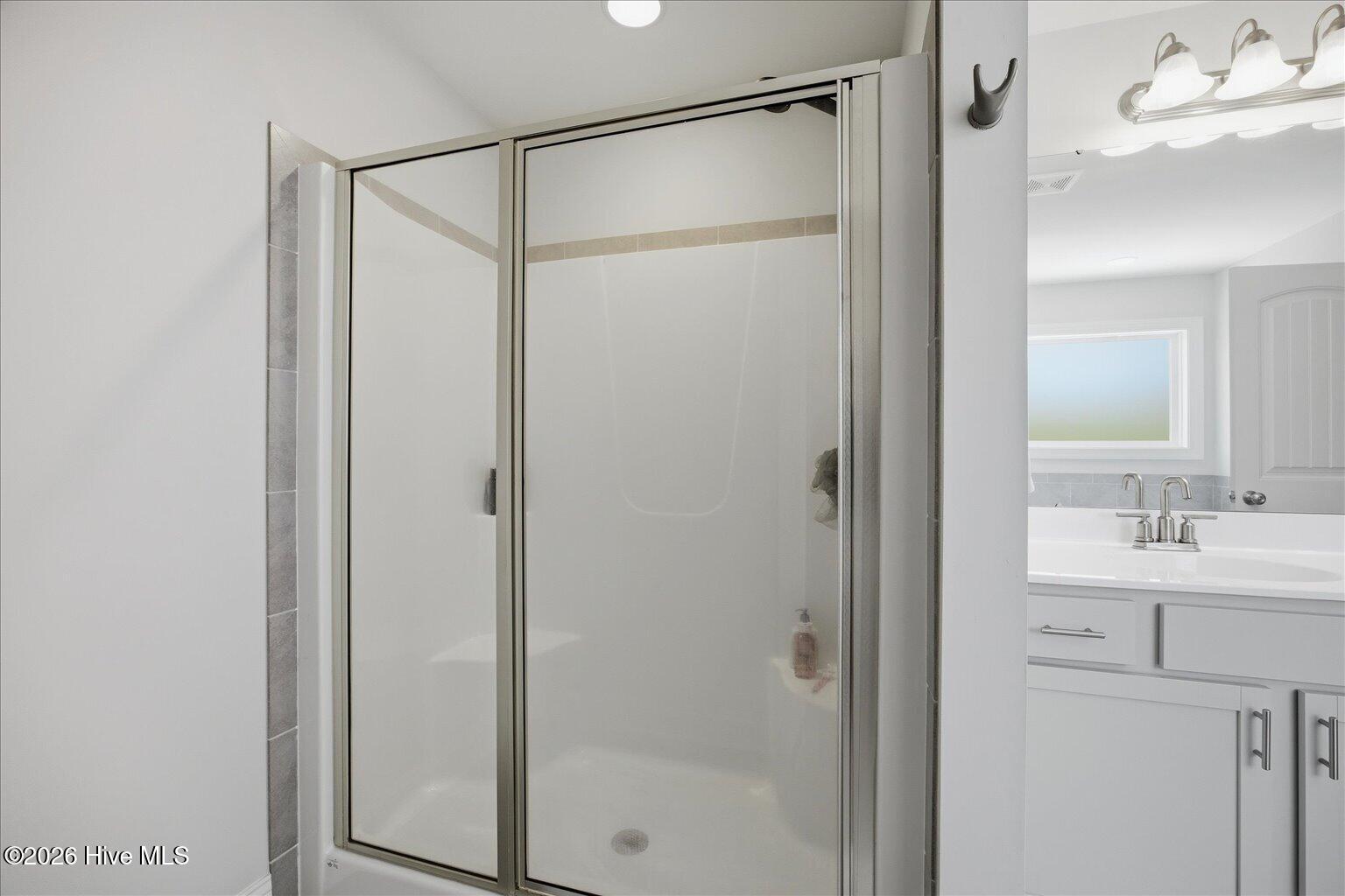 100564779 | Photo 40