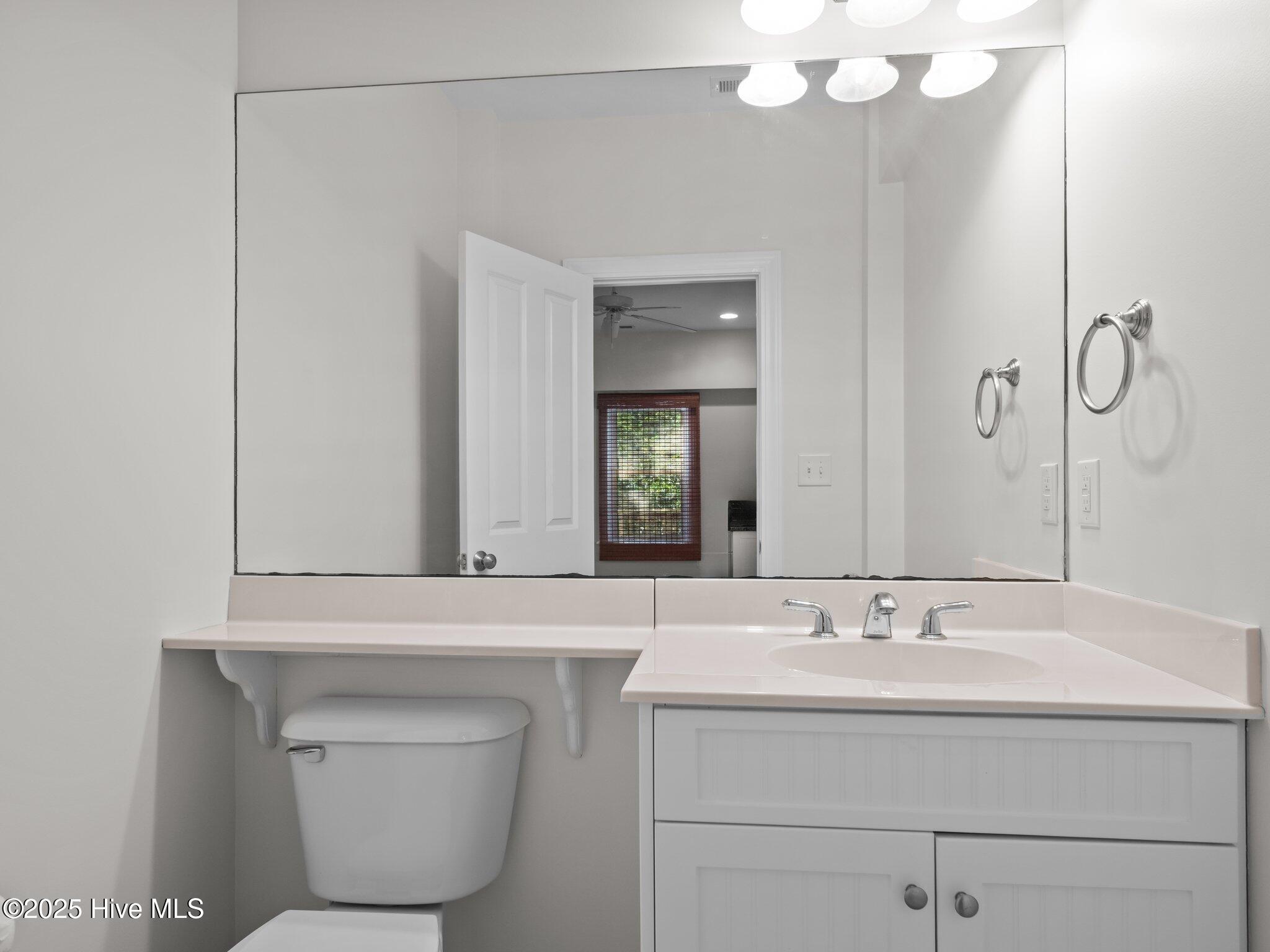 100518679 | Photo 44