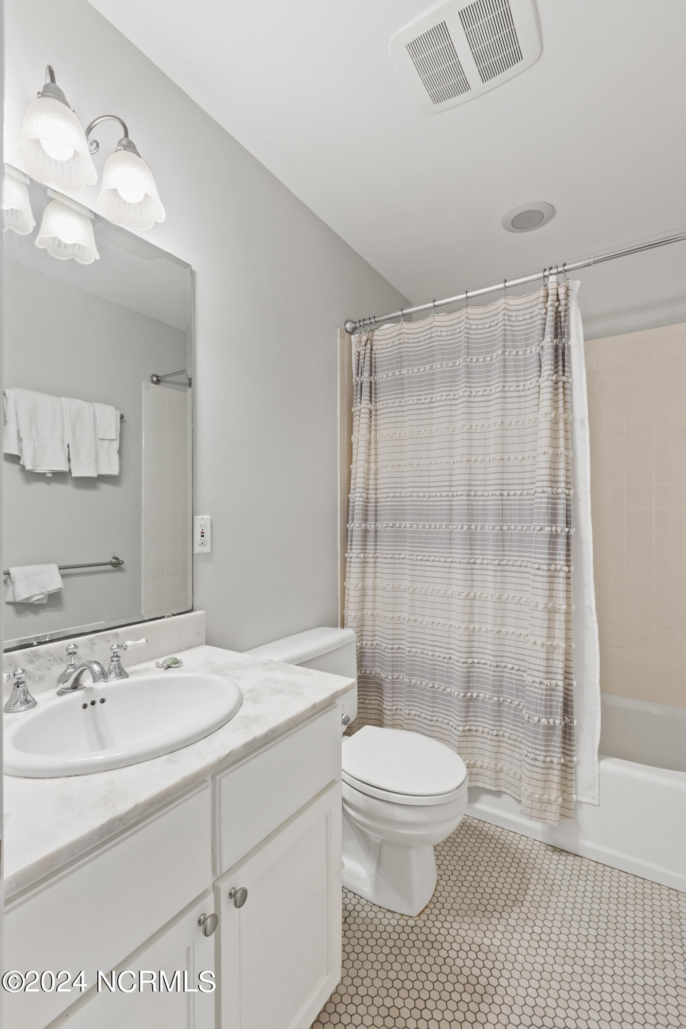 100468514 | Photo 54