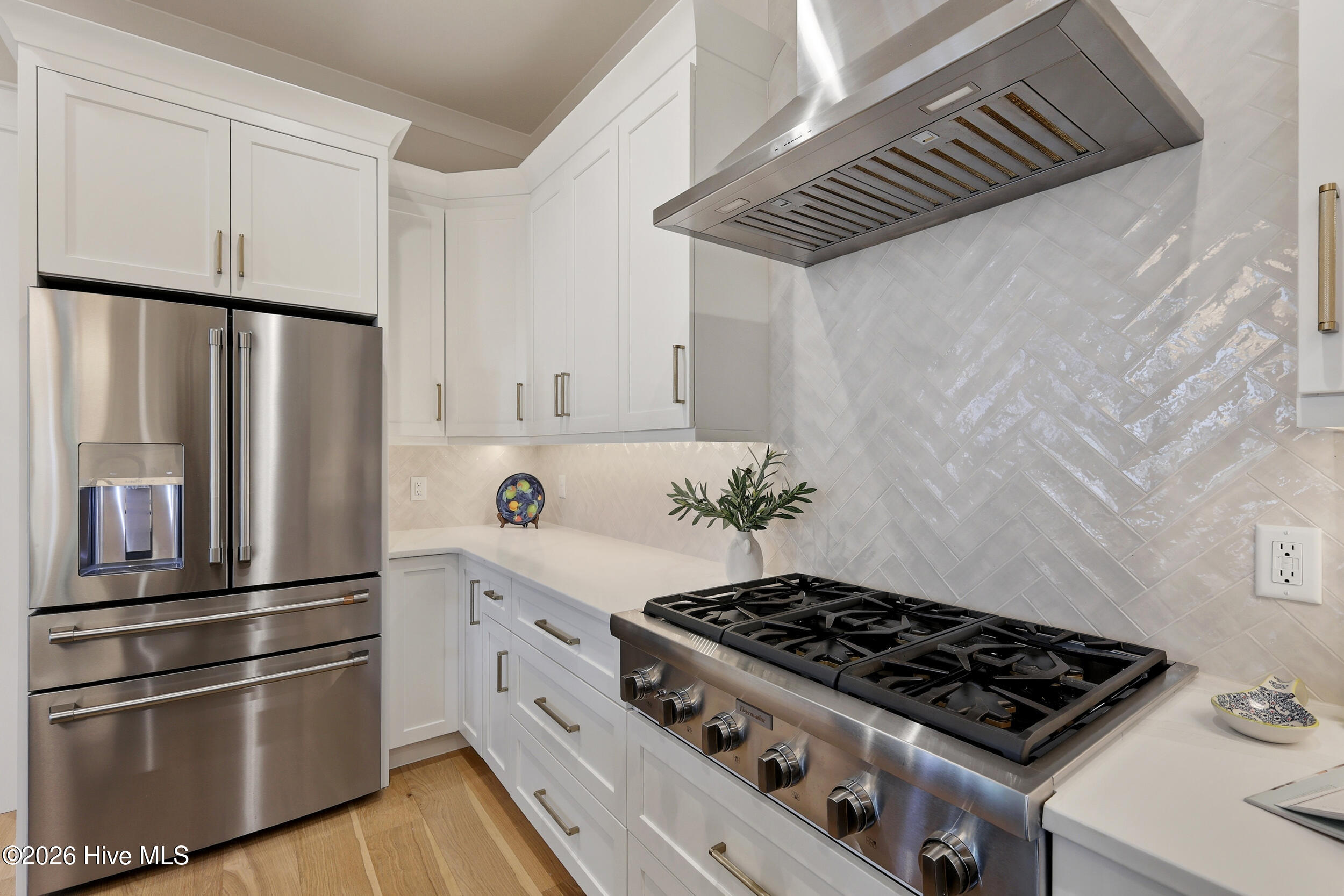 100566937 | Photo 21