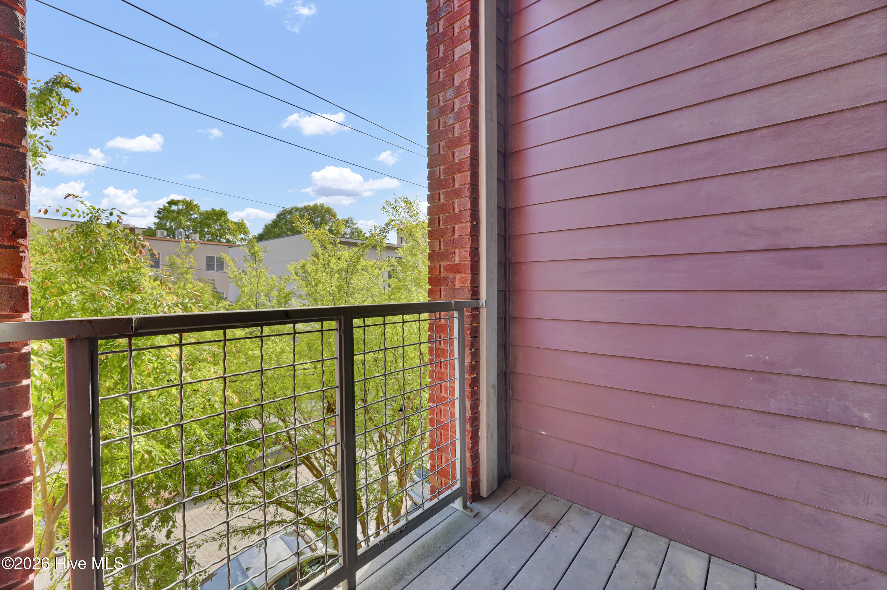 100566335 | Photo 11