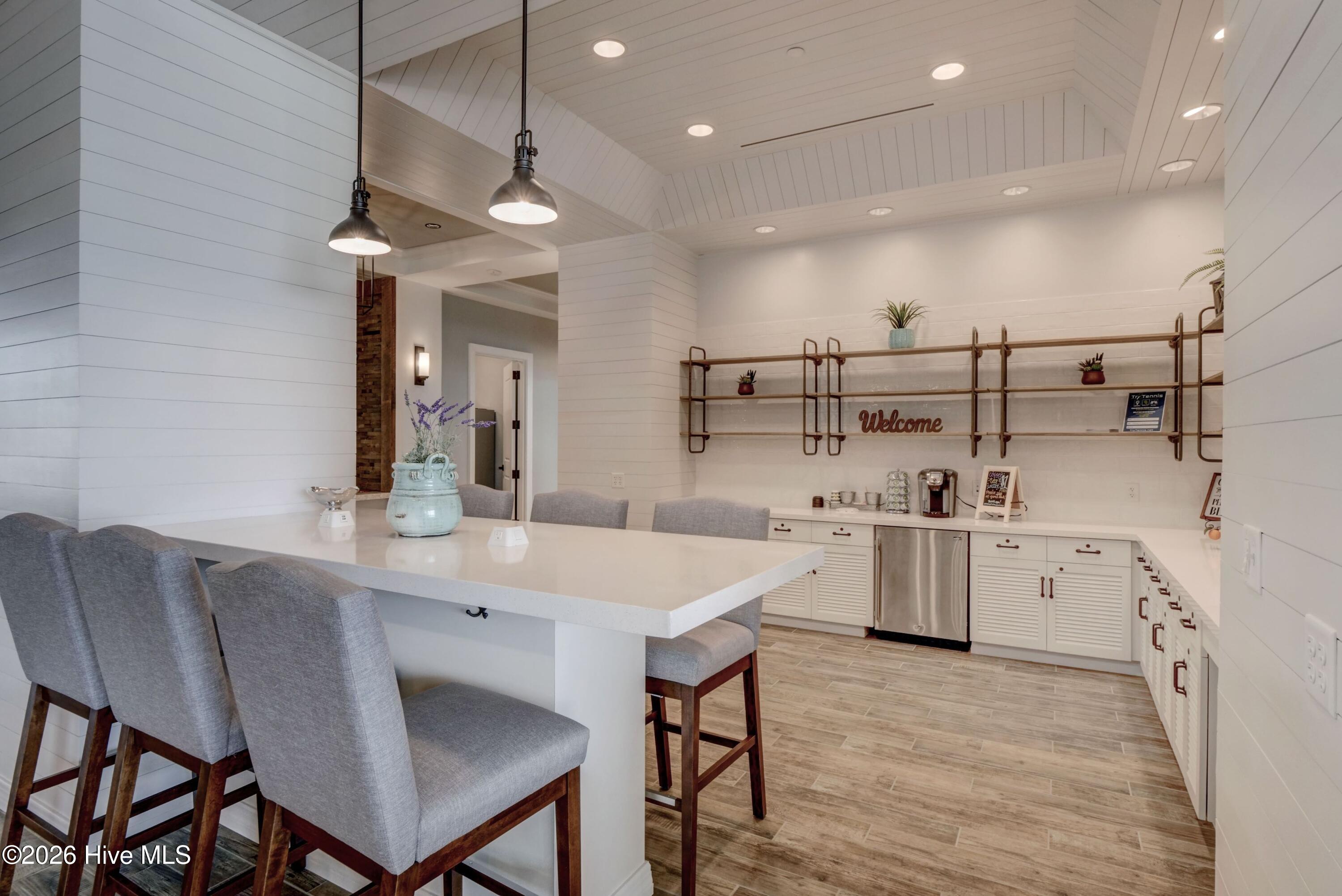 100558560 | Photo 38