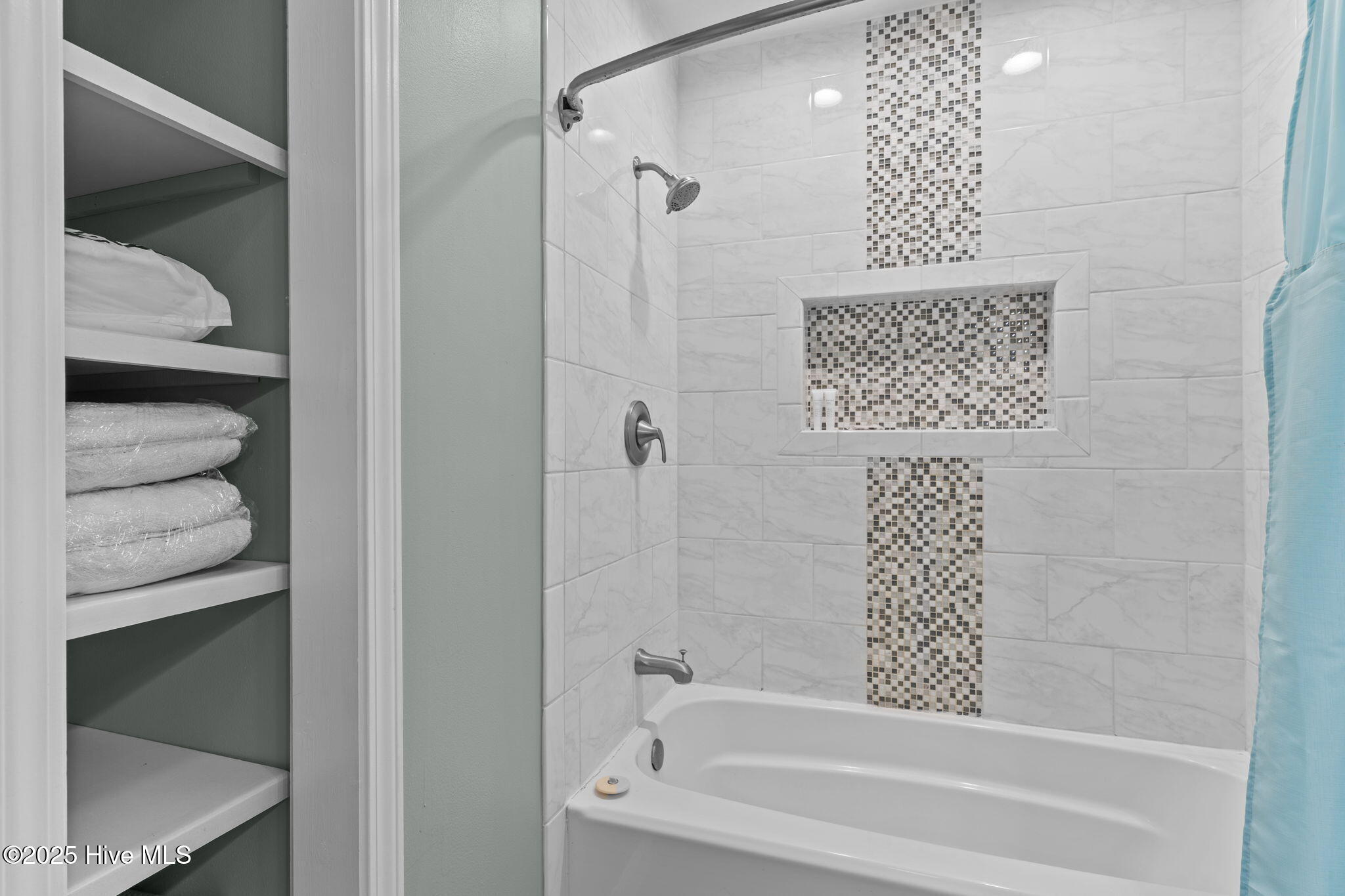 100530762 | Photo 31