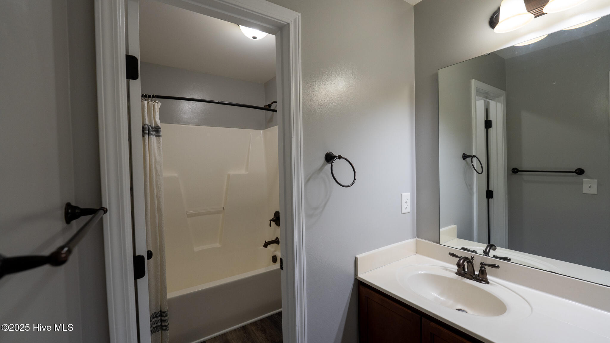 100545040 | Photo 31