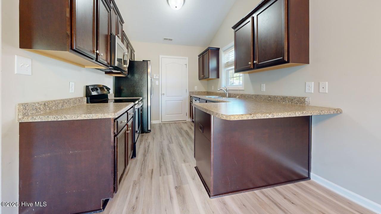 100569365 | Photo 10