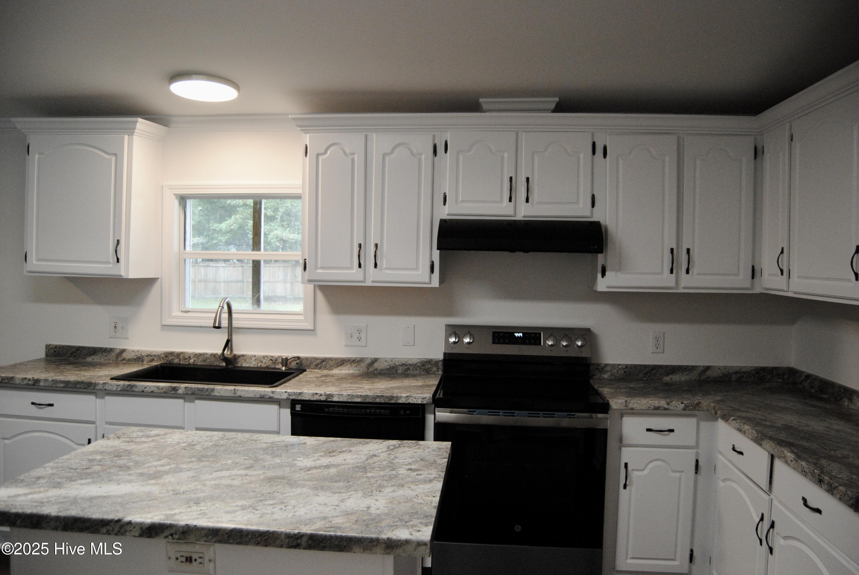 100533223 | Photo 28