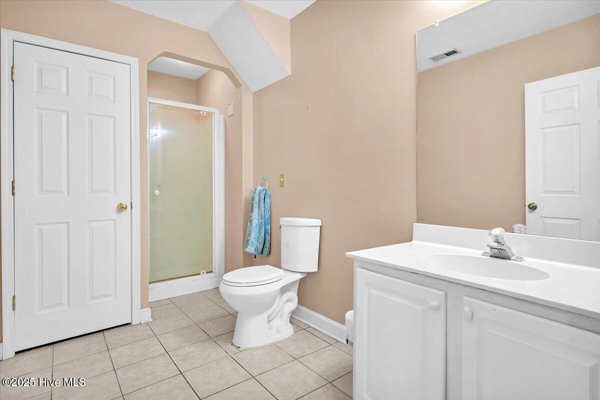 100543778 | Photo 35