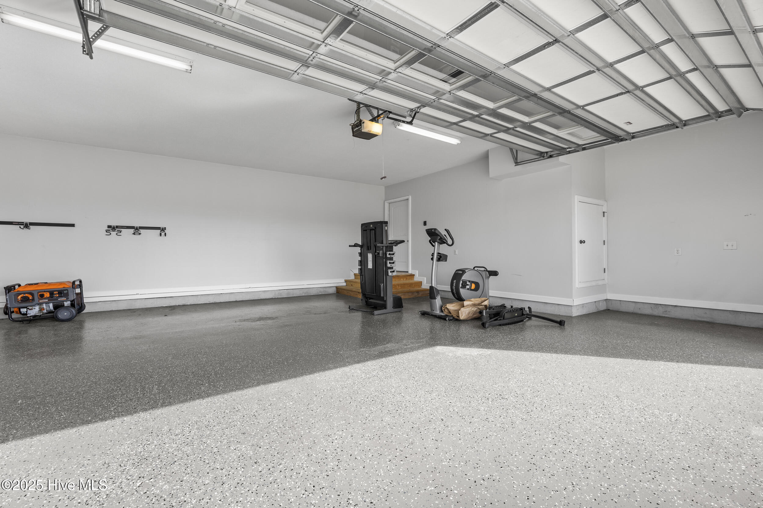 100542328 | Photo 41