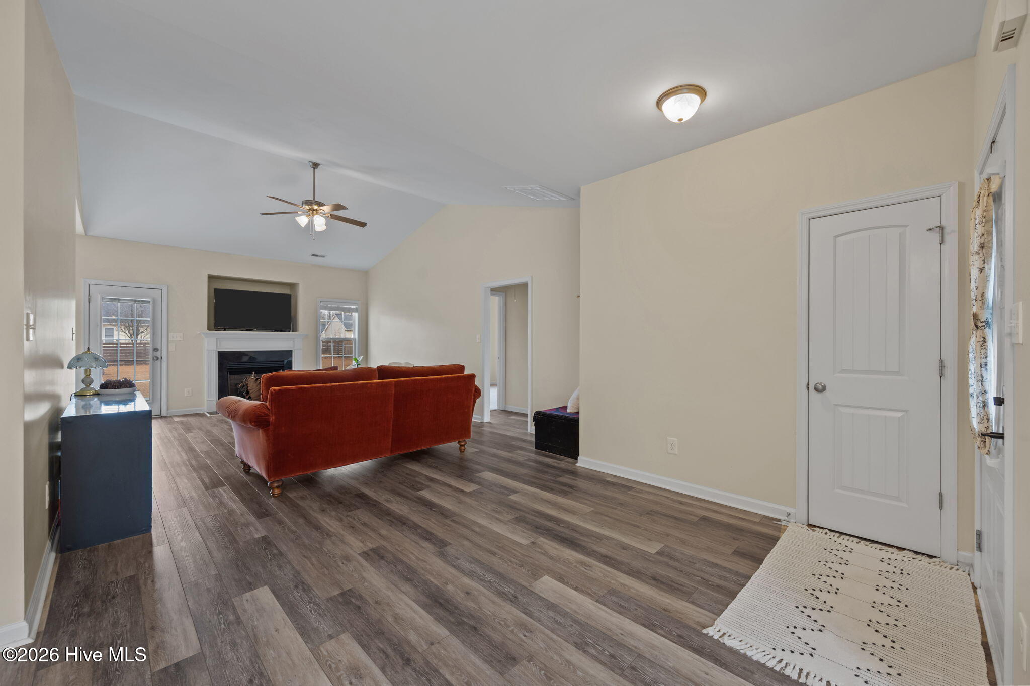 100565561 | Photo 11