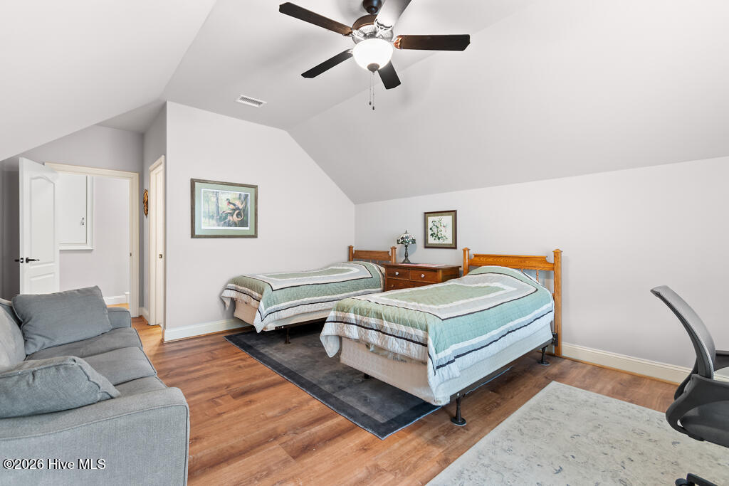 100558482 | Photo 63