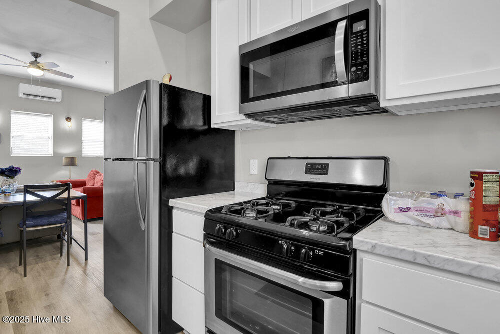 100543464 | Photo 30