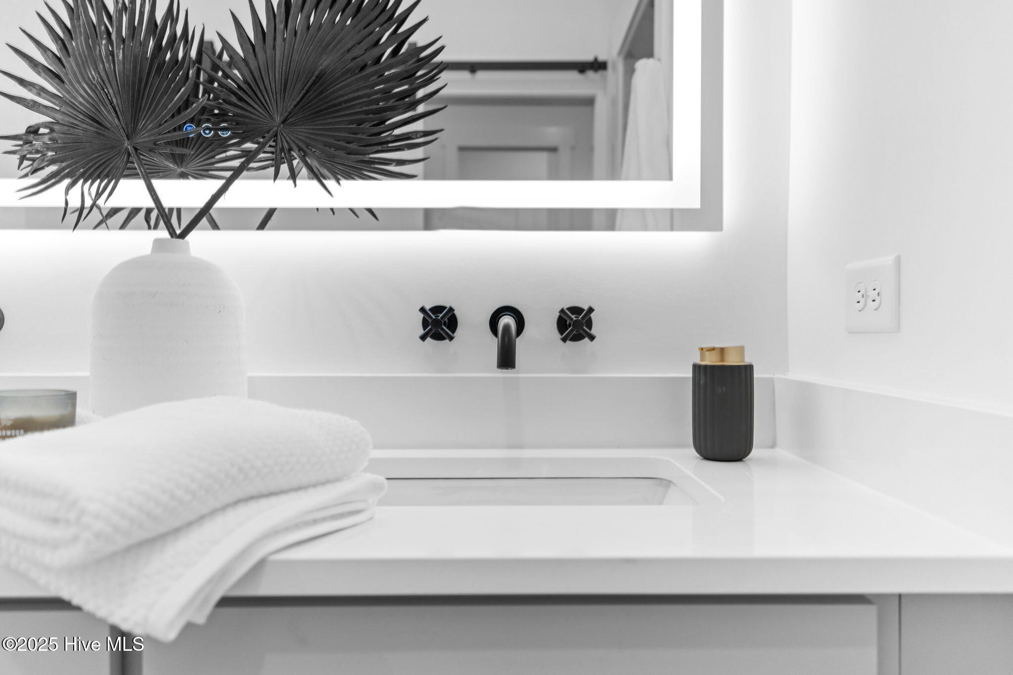 100529099 | Photo 24