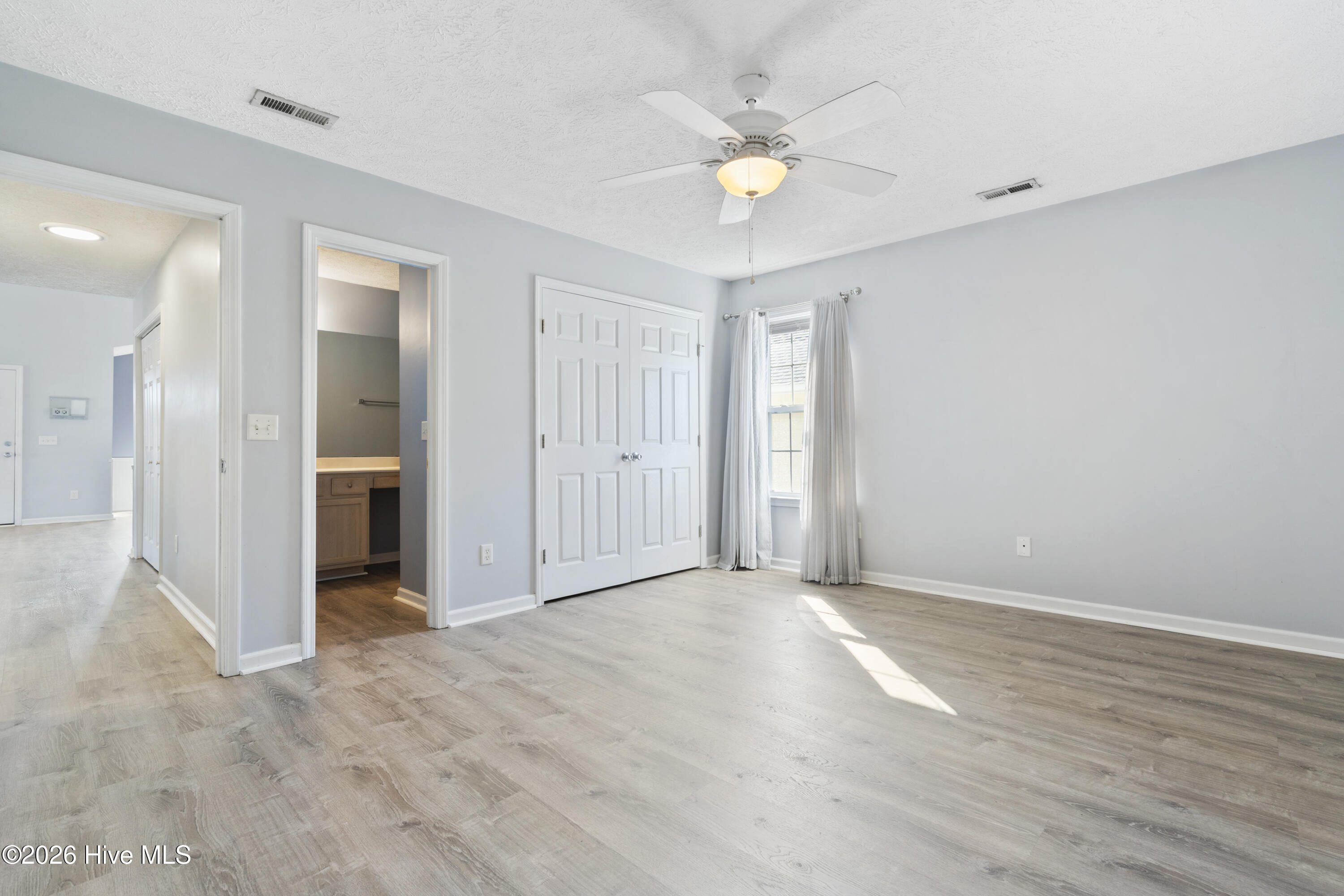 100554105 | Photo 18