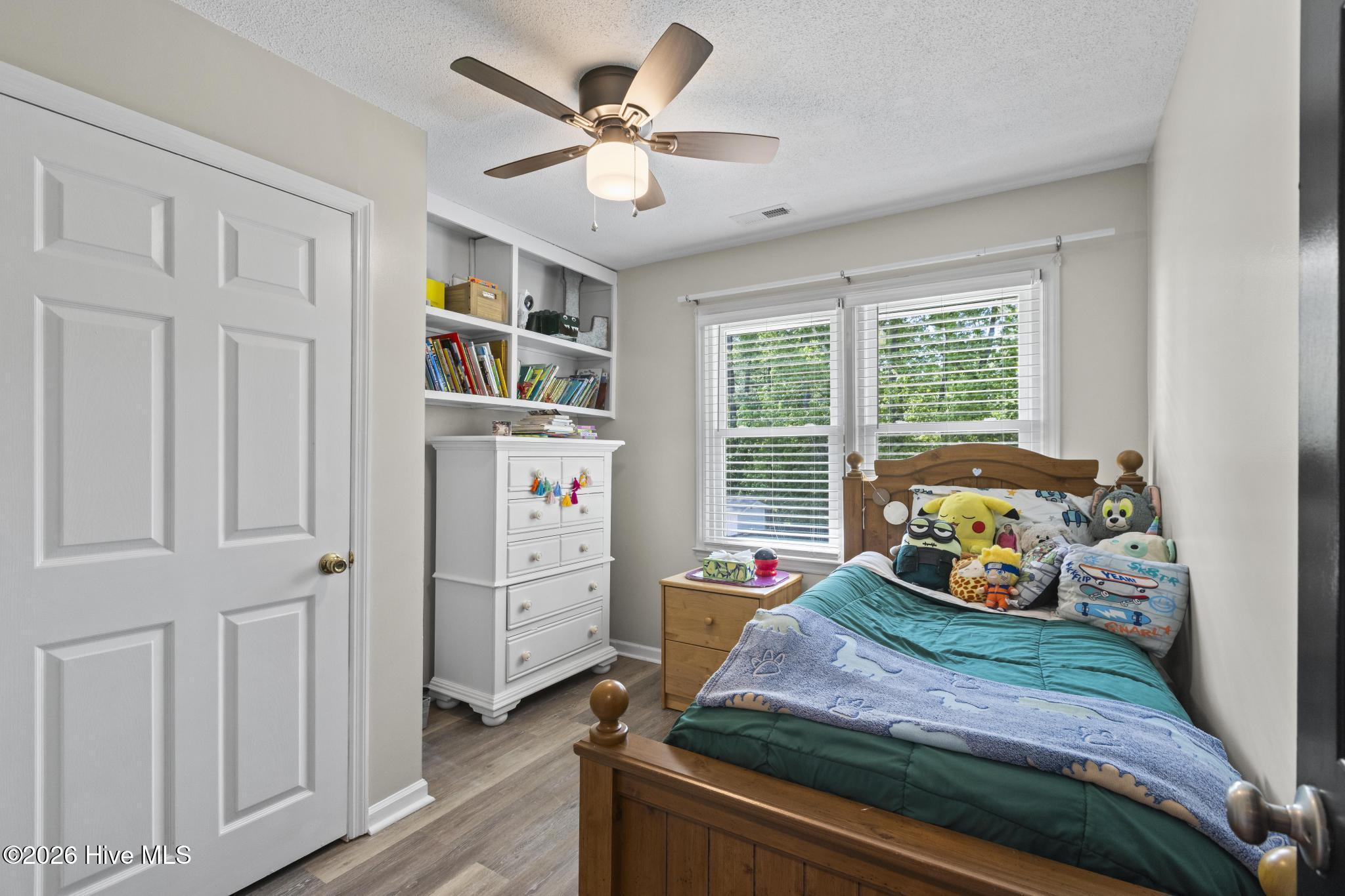 100568439 | Photo 32