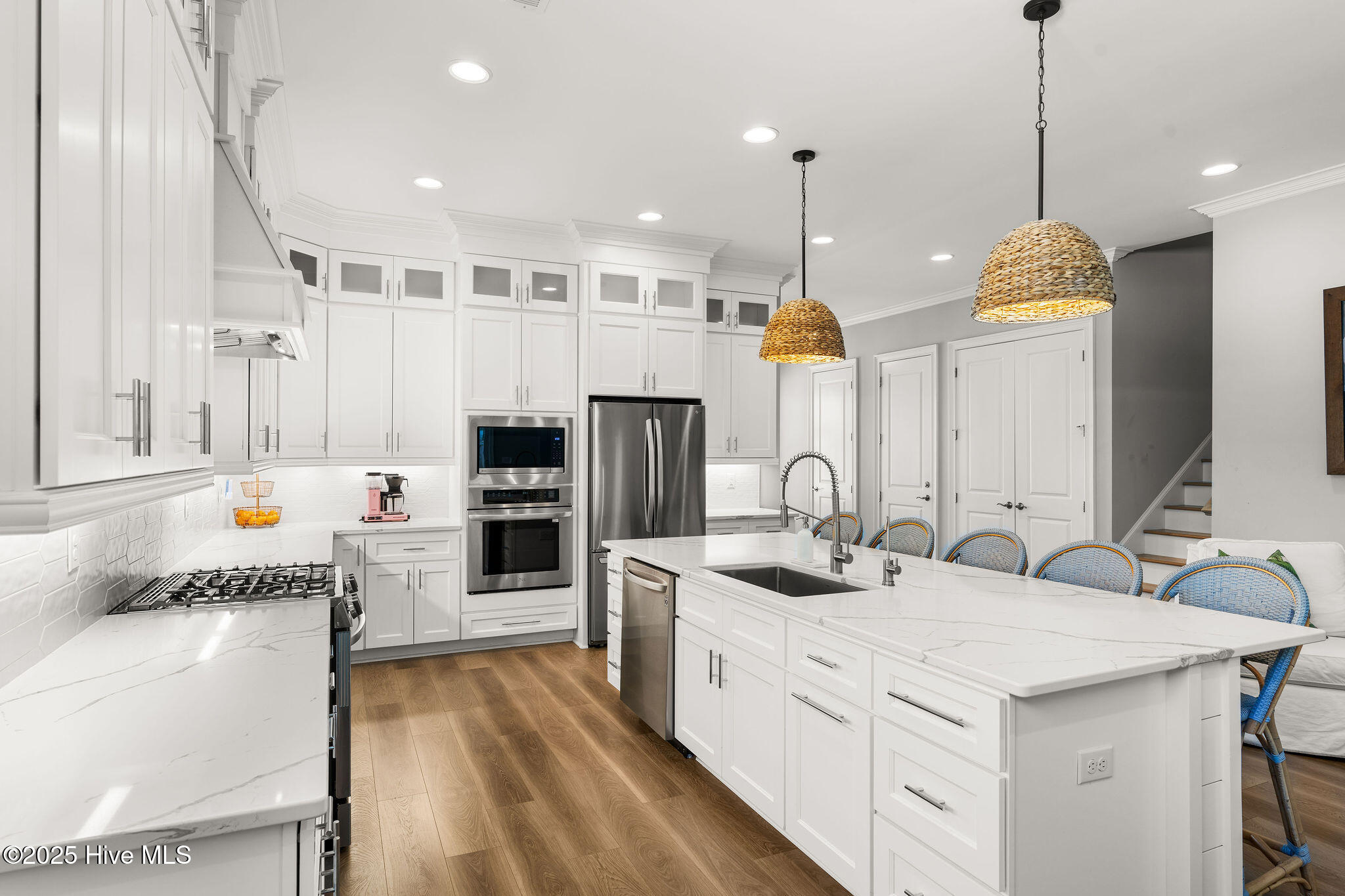 100527939 | Photo 19