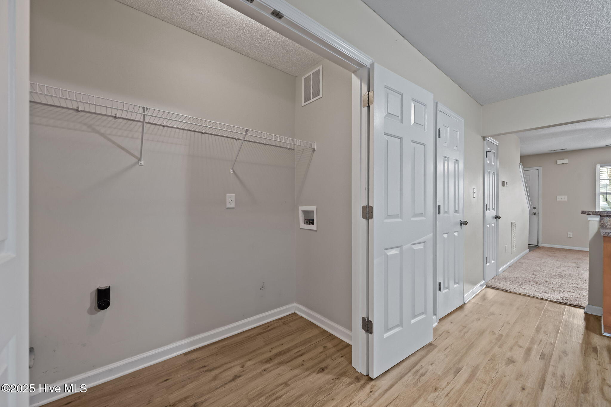 100543374 | Photo 21