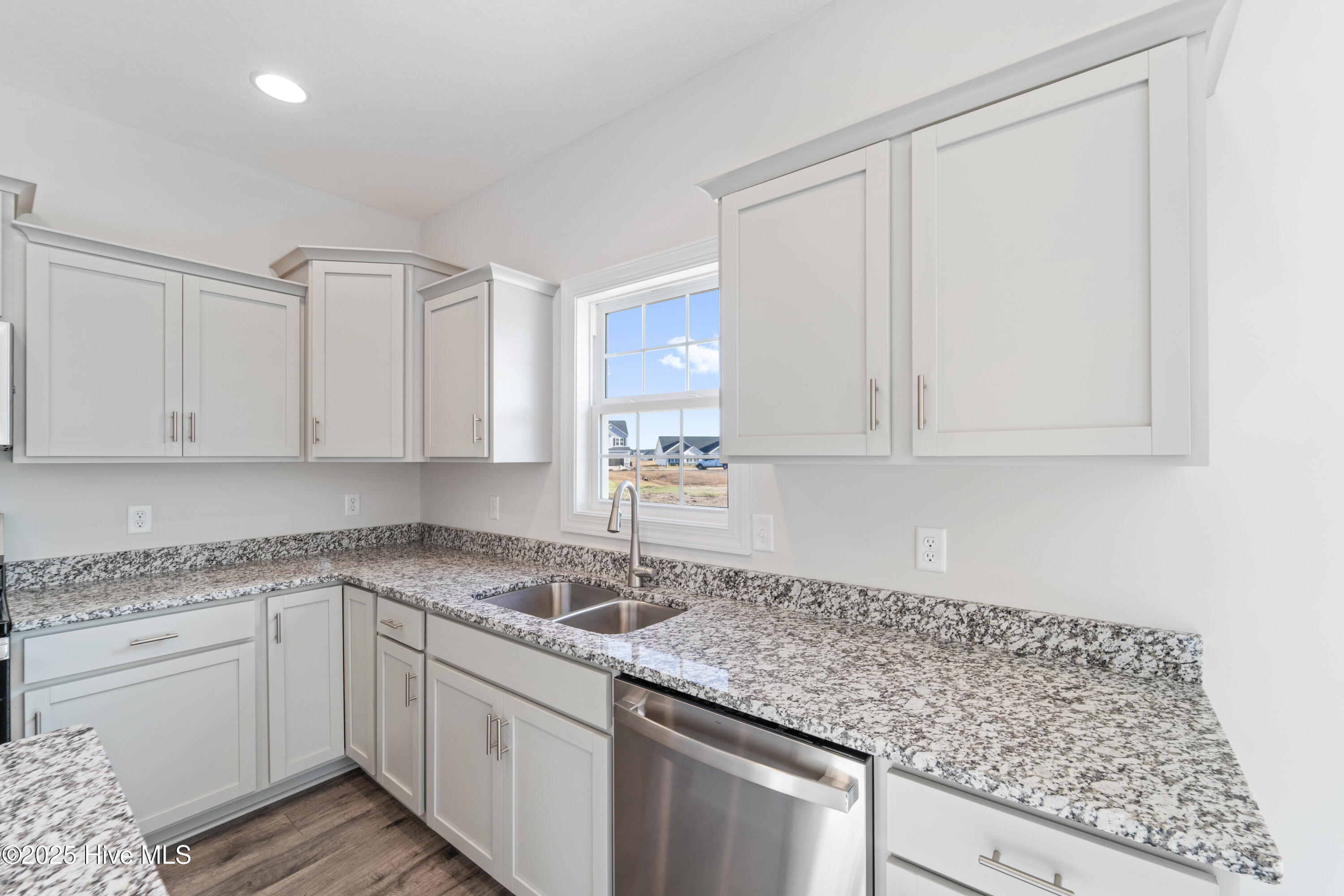 100507154 | Photo 12