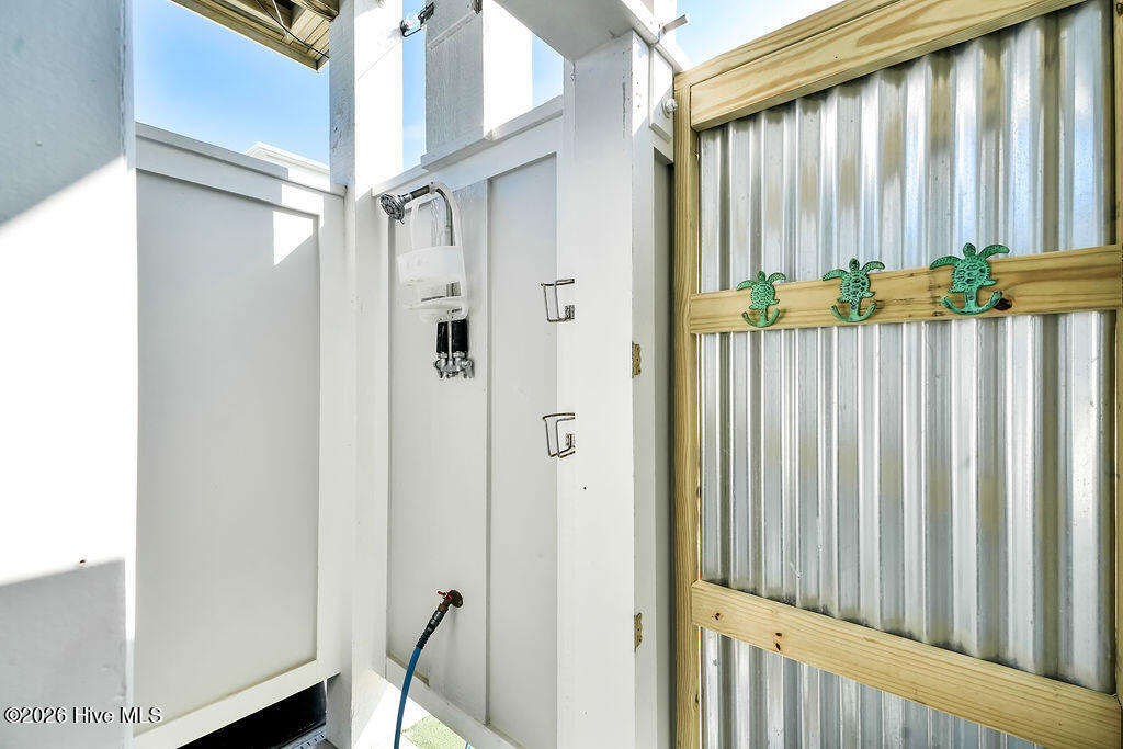 100560016 | Photo 55