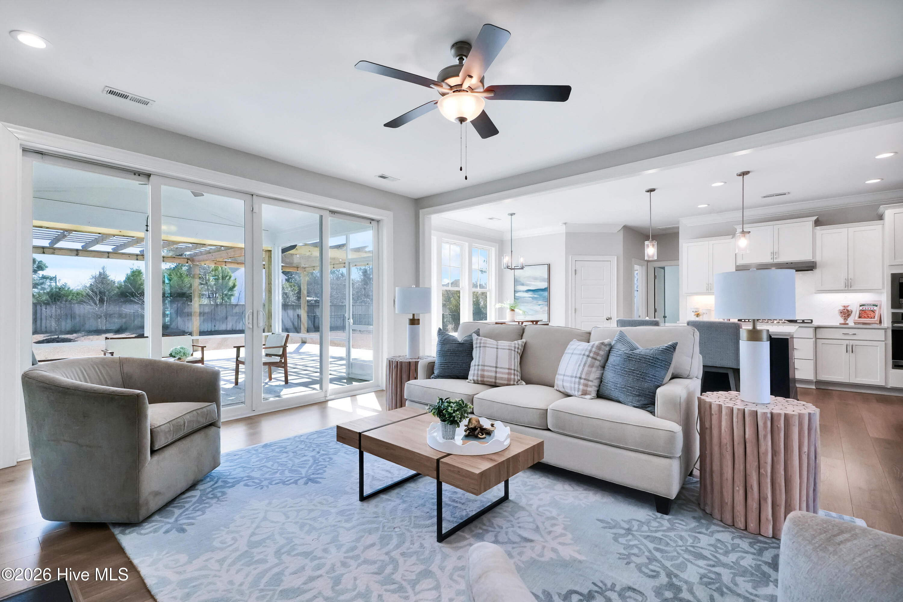 100551656 | Photo 12