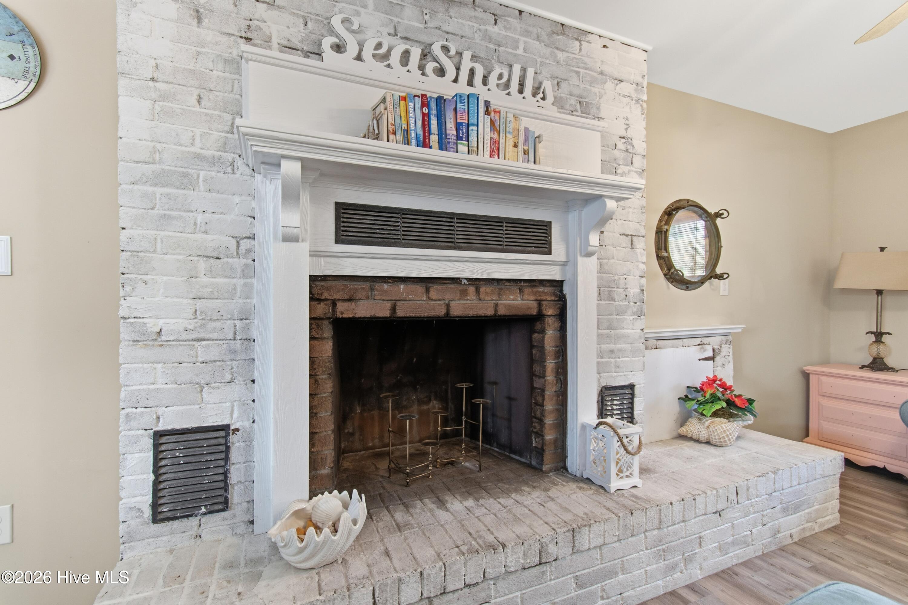 100549205 | Photo 22