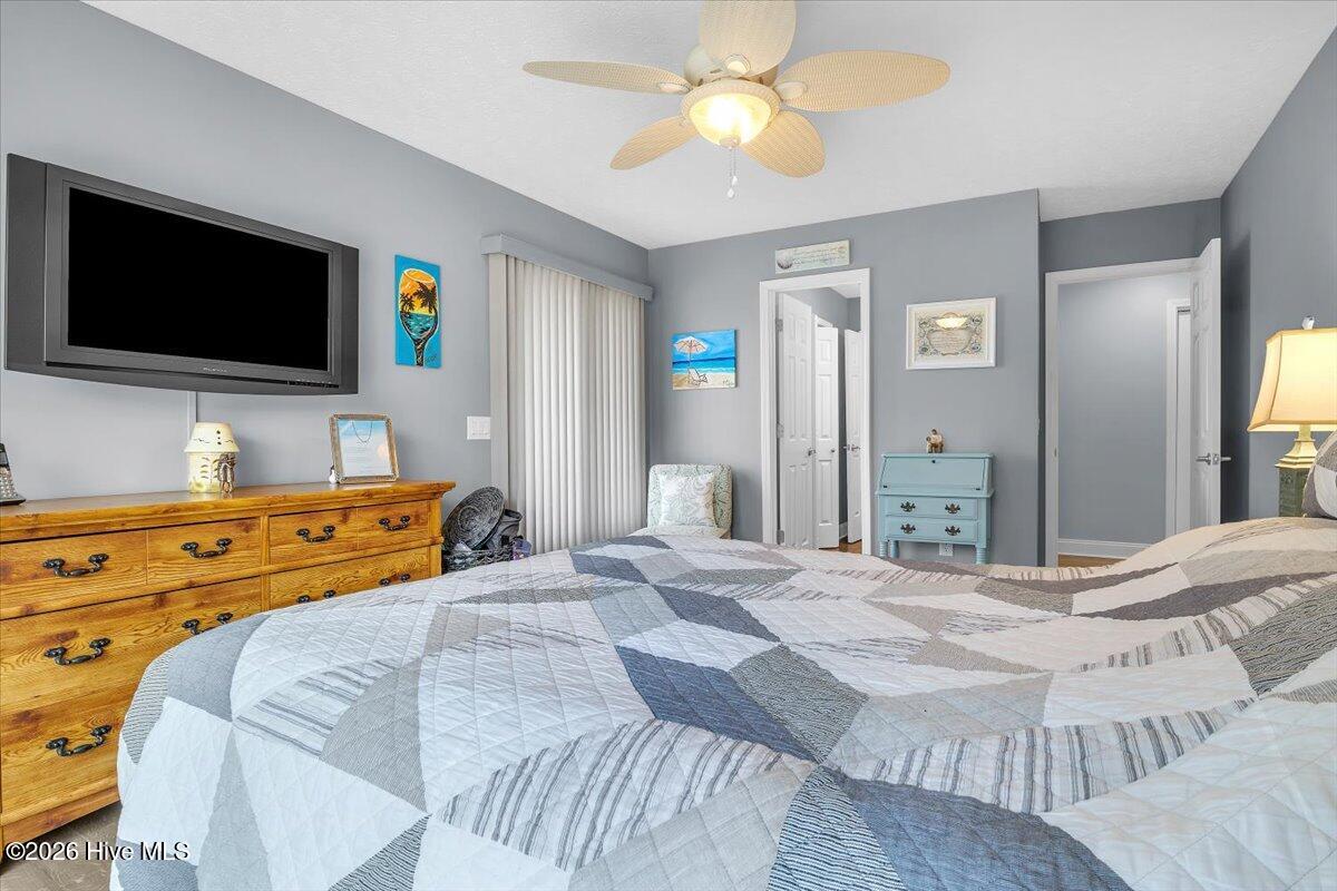 100563011 | Photo 35