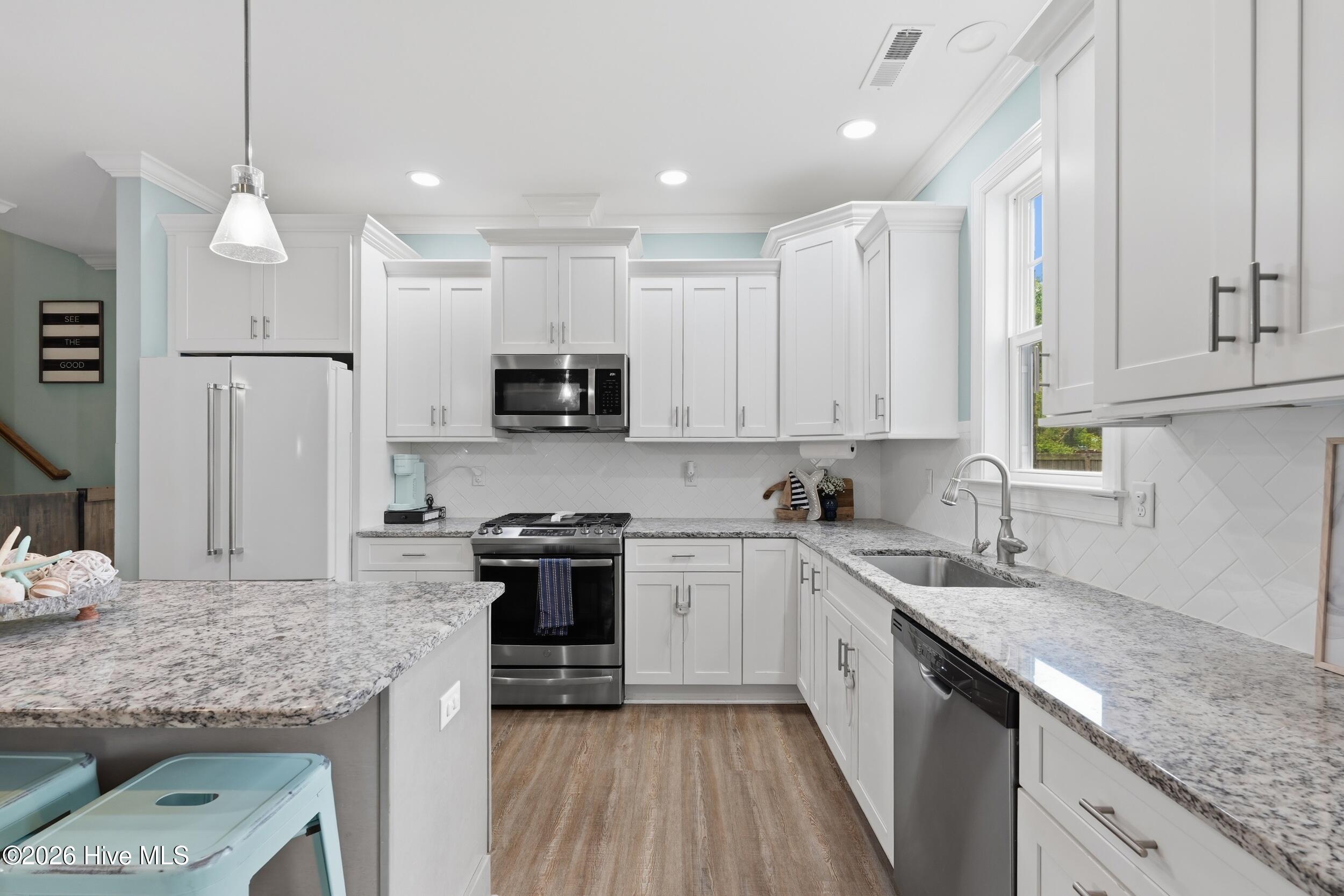 100565388 | Photo 17