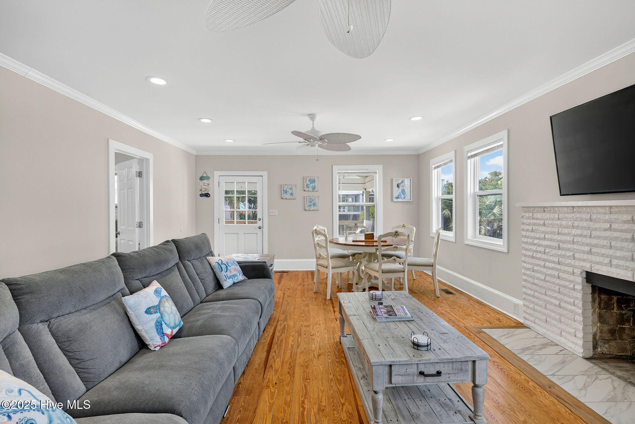 100543677 | Photo 16