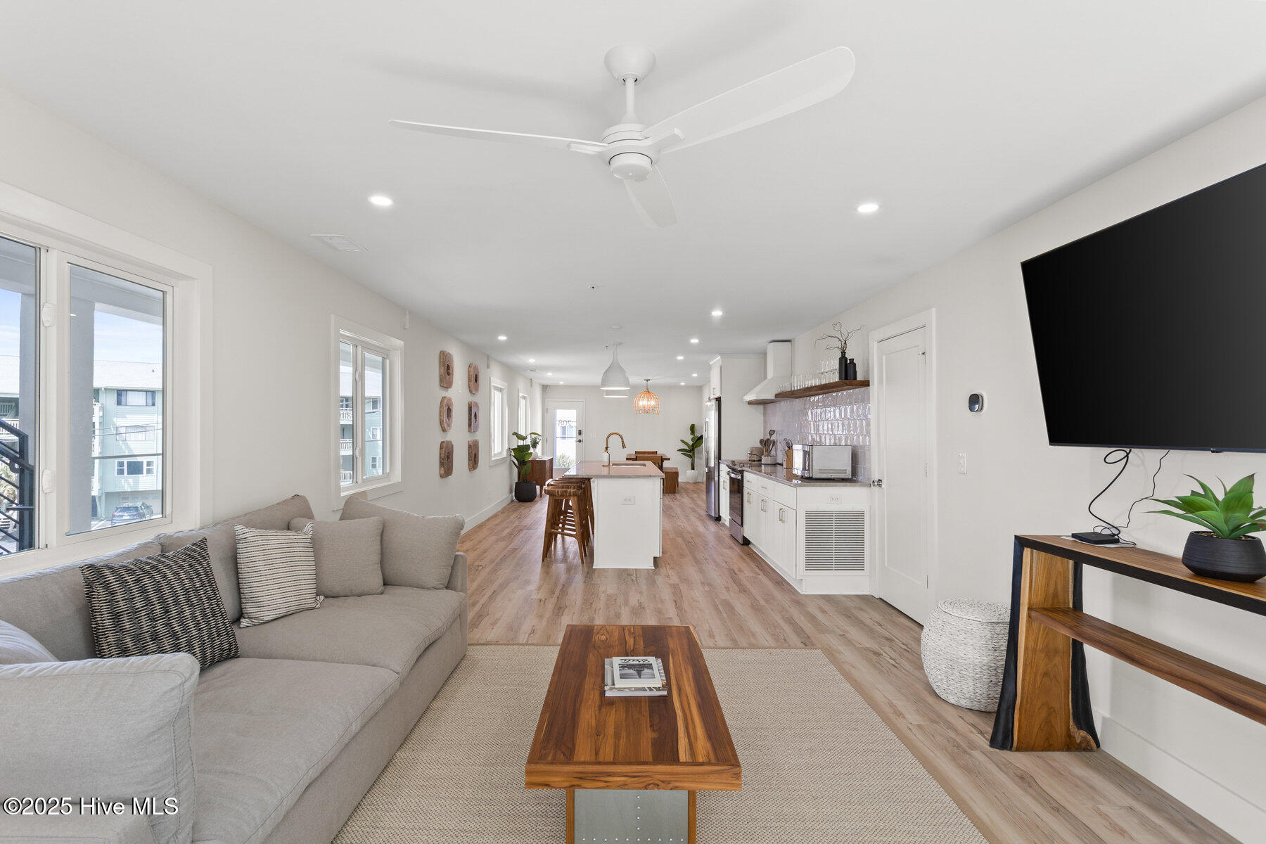 100523208 | Photo 17