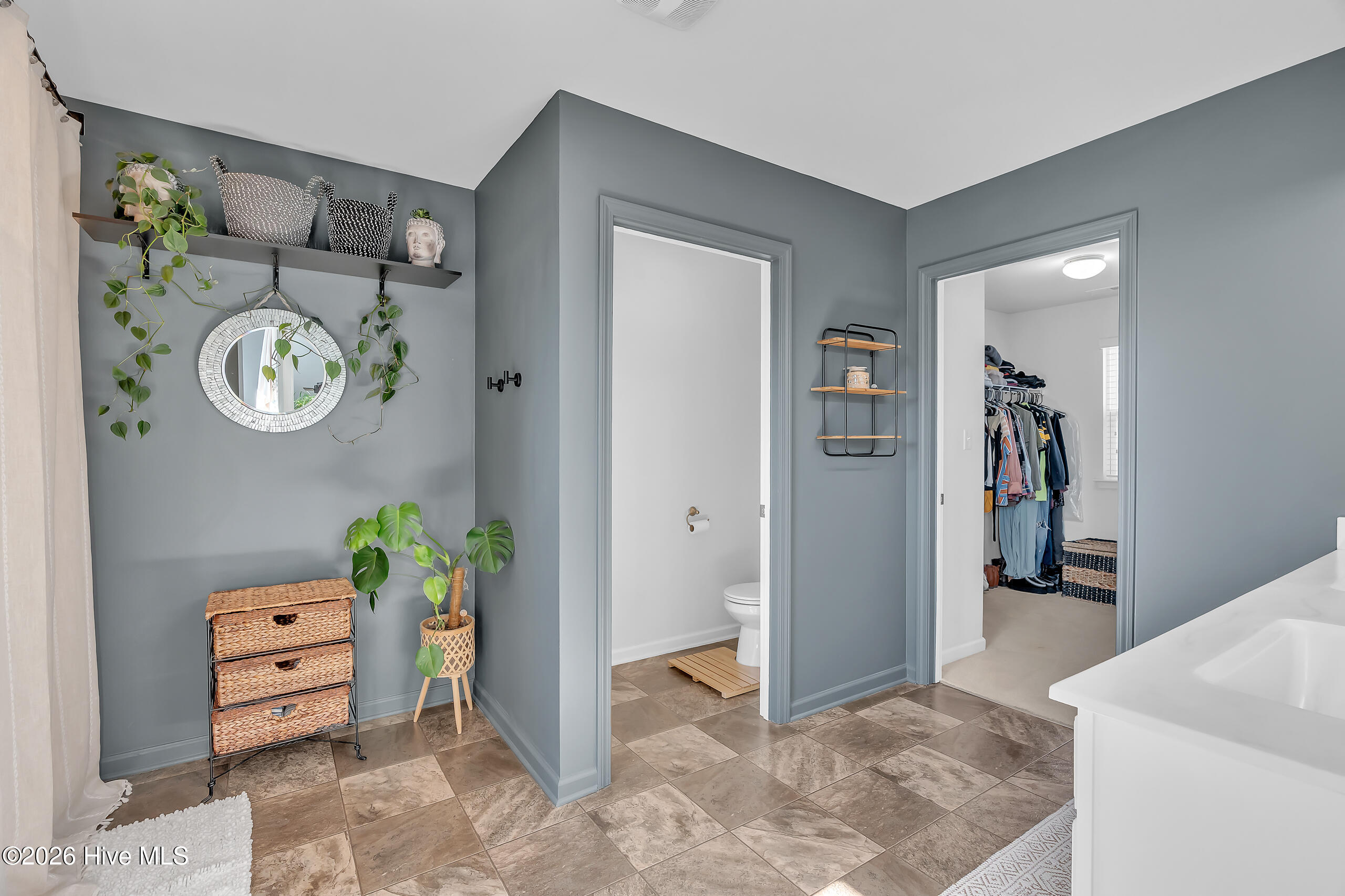 100551354 | Photo 36