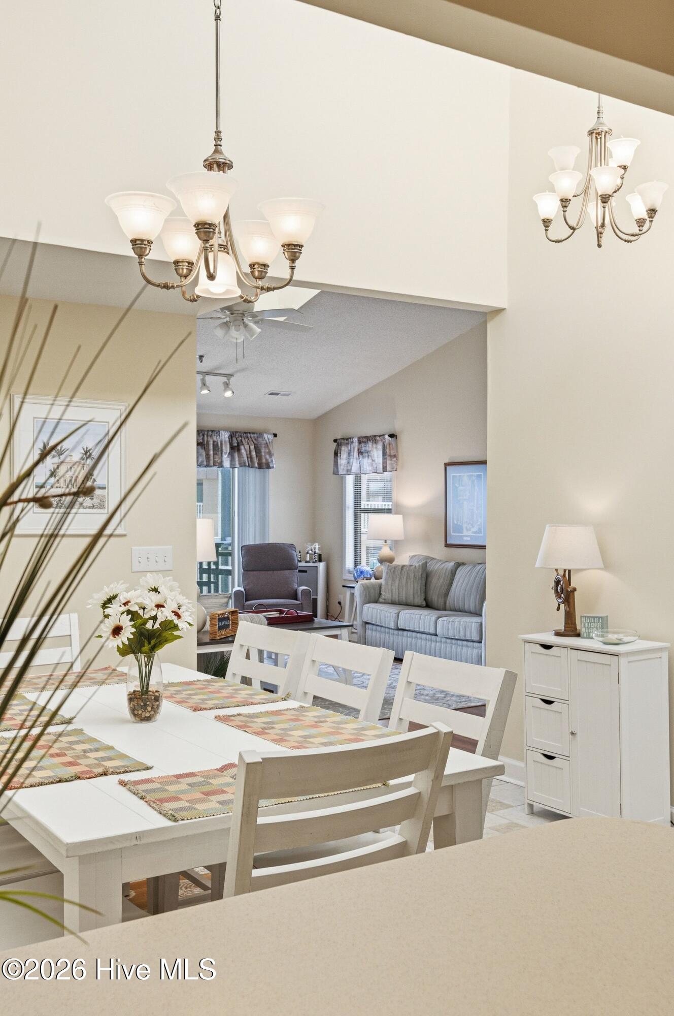 100558003 | Photo 30