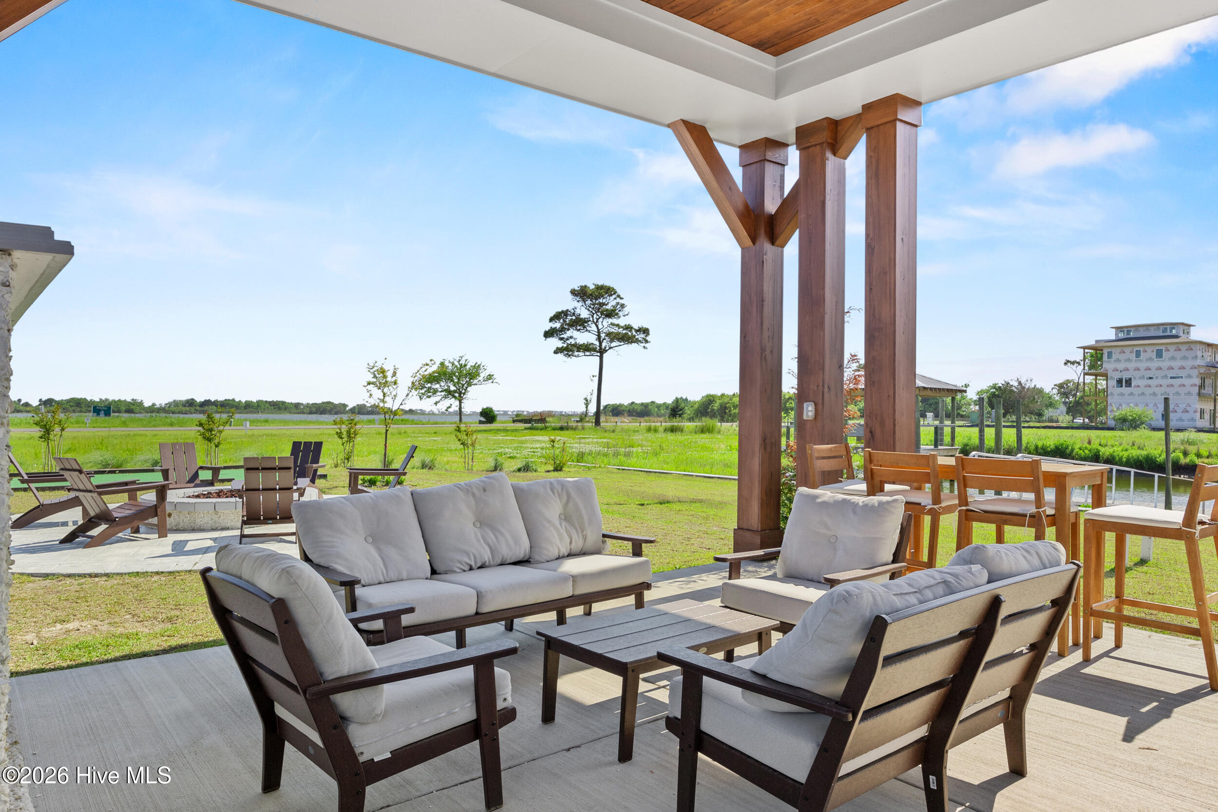 100568241 | Photo 74