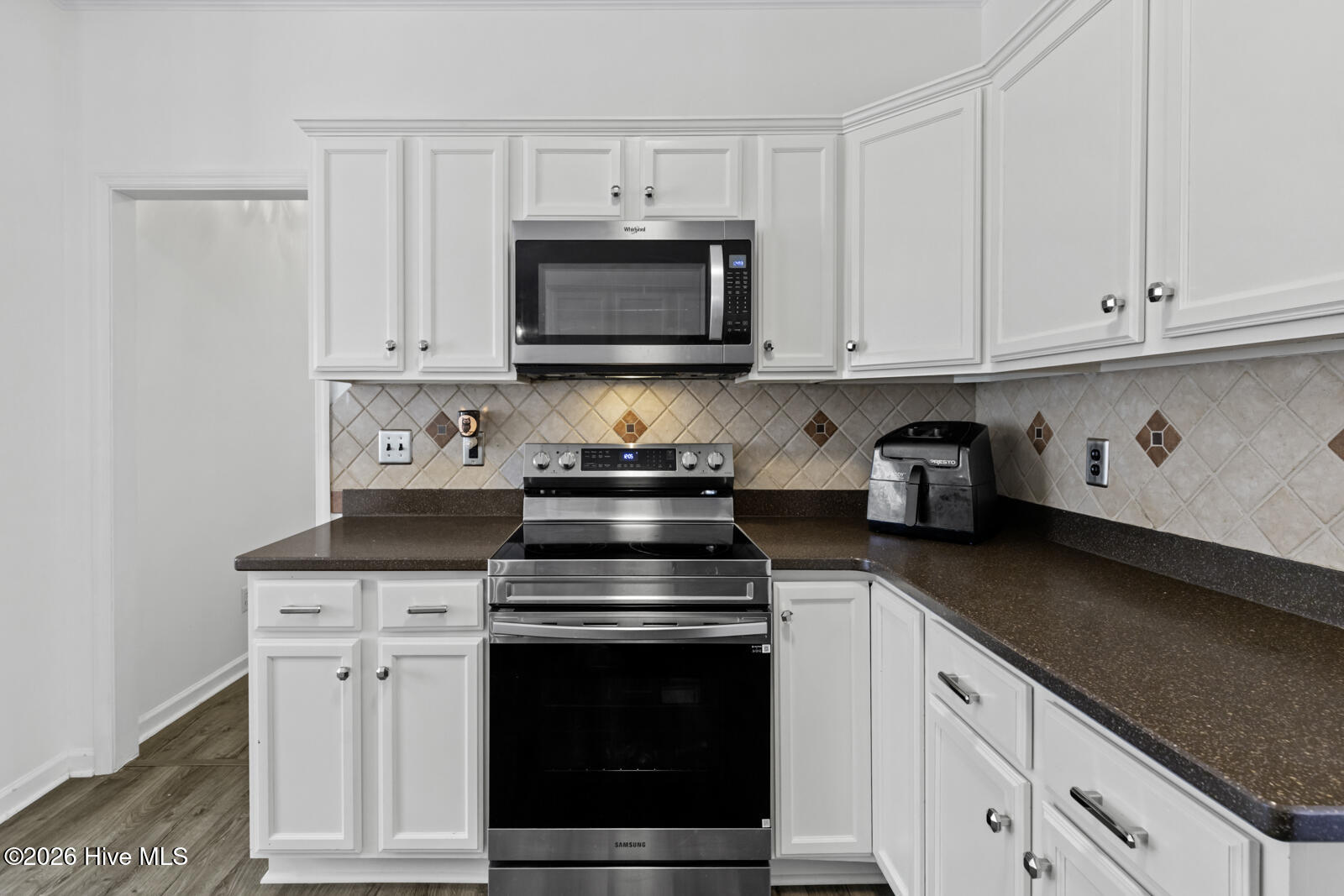 100562743 | Photo 15