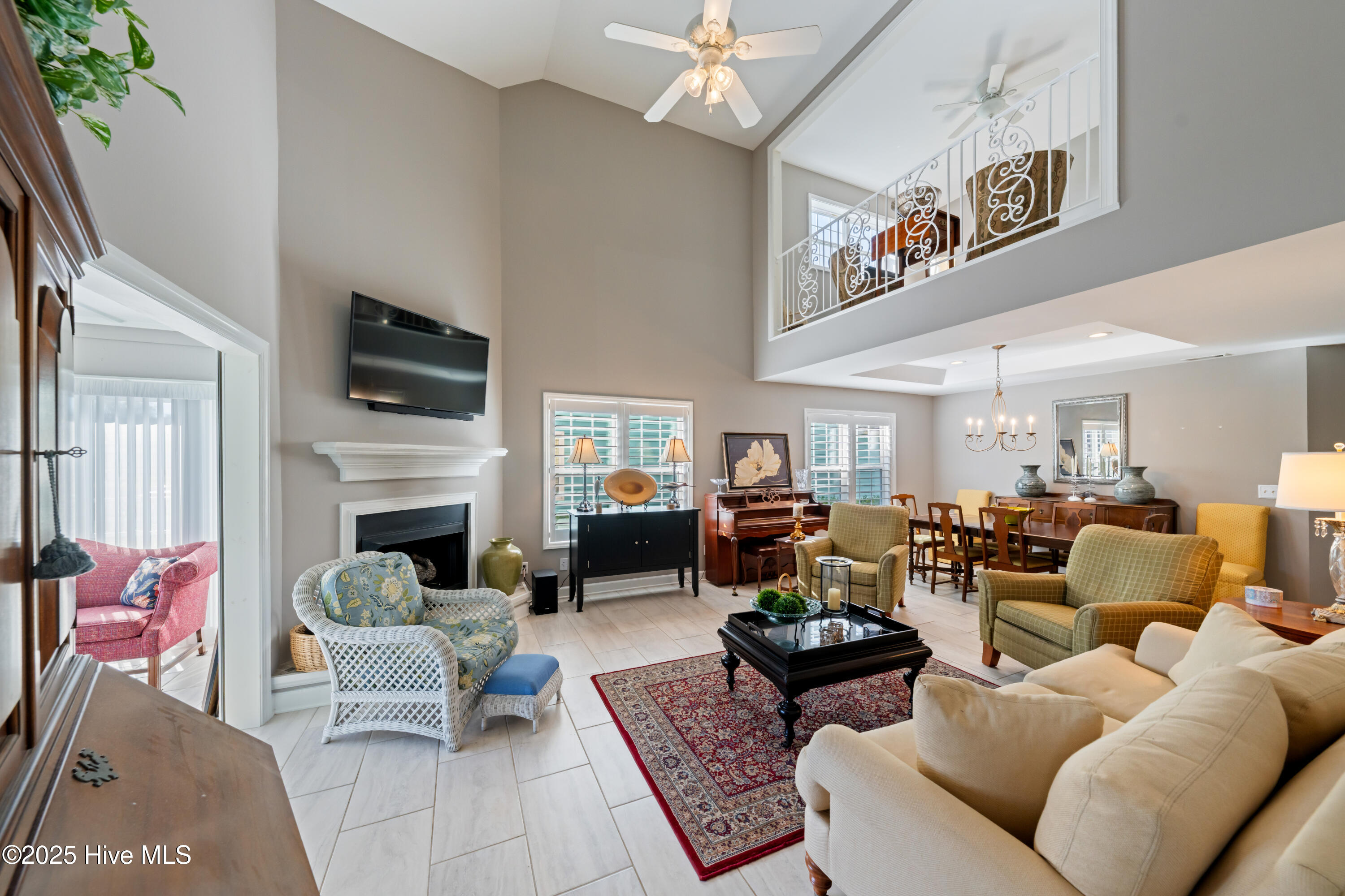 100543099 | Photo 23