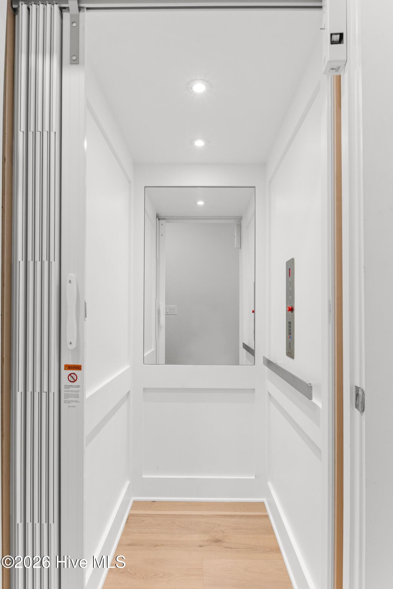 100561823 | Photo 51